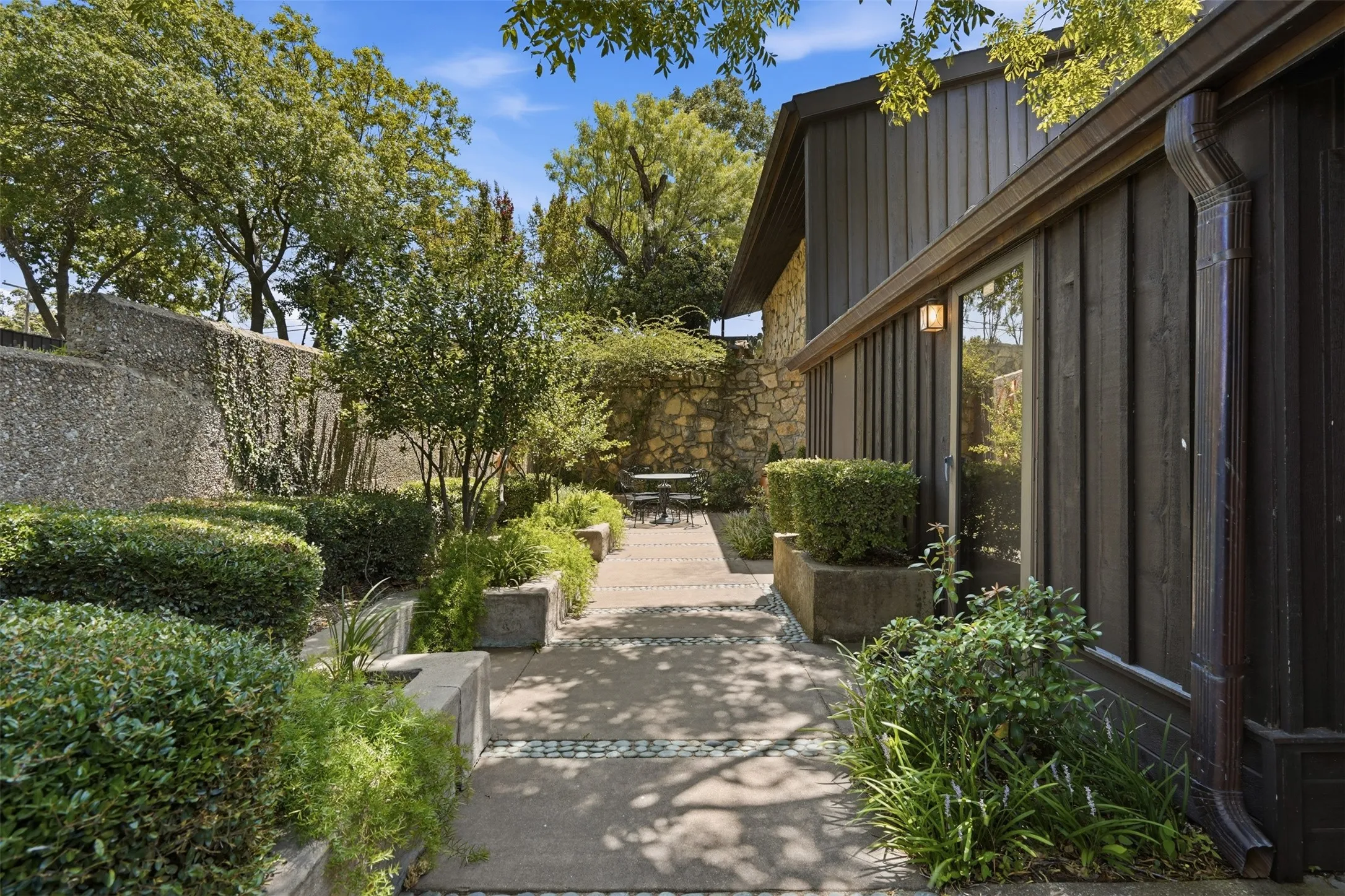 Single Family Residence For Sale in Eastland County , 512 S Ammerman Avenue, Eastland, Texas 76448, 3 Bedroom, 4 Bathroom, 2 Garage spaces, 5,522 Sqft, built in 1968, Price $799,000, mls#21324817, Real Estate Agent in Eastland, Homes For Sale in Eastland county, Homes For Sale in Eastland, Realtor in Eastland Texas, Real Estate Brokerage Independent Realty Texas, Luminita Cordes Realtor