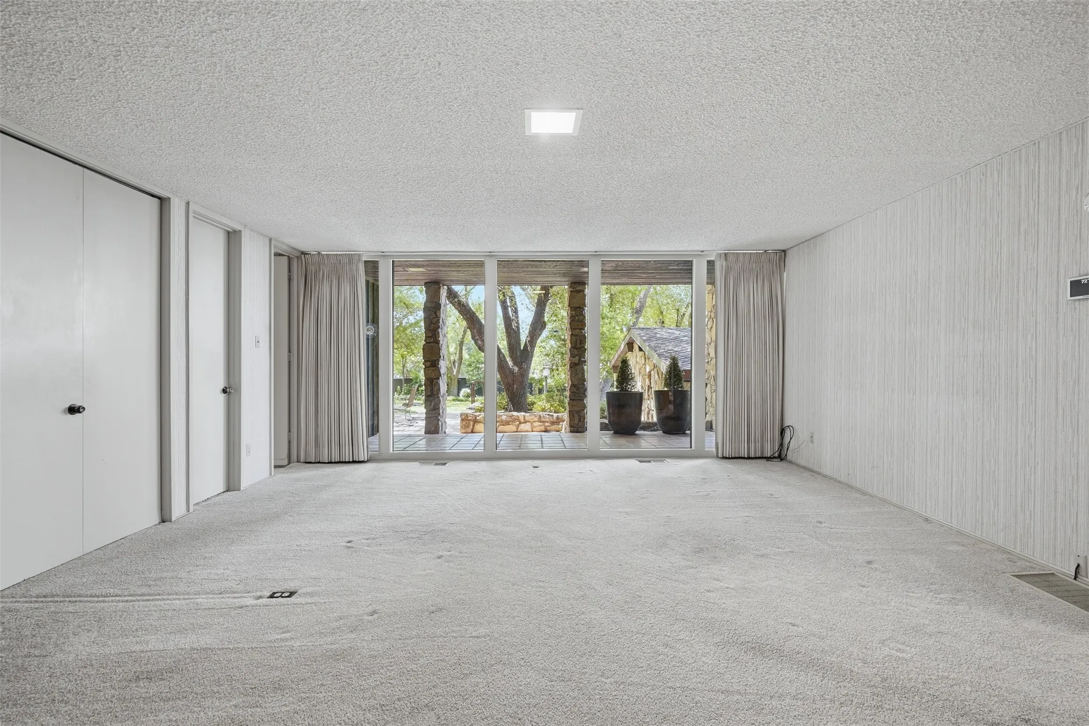 Single Family Residence For Sale in Eastland County , 512 S Ammerman Avenue, Eastland, Texas 76448, 3 Bedroom, 4 Bathroom, 2 Garage spaces, 5,522 Sqft, built in 1968, Price $799,000, mls#21324817, Real Estate Agent in Eastland, Homes For Sale in Eastland county, Homes For Sale in Eastland, Realtor in Eastland Texas, Real Estate Brokerage Independent Realty Texas, Luminita Cordes Realtor