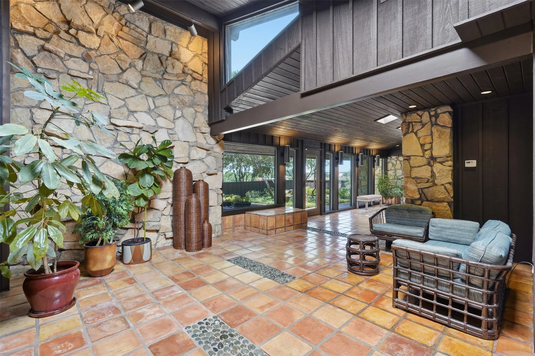 Single Family Residence For Sale in Eastland County , 512 S Ammerman Avenue, Eastland, Texas 76448, 3 Bedroom, 4 Bathroom, 2 Garage spaces, 5,522 Sqft, built in 1968, Price $799,000, mls#21324817, Real Estate Agent in Eastland, Homes For Sale in Eastland county, Homes For Sale in Eastland, Realtor in Eastland Texas, Real Estate Brokerage Independent Realty Texas, Luminita Cordes Realtor