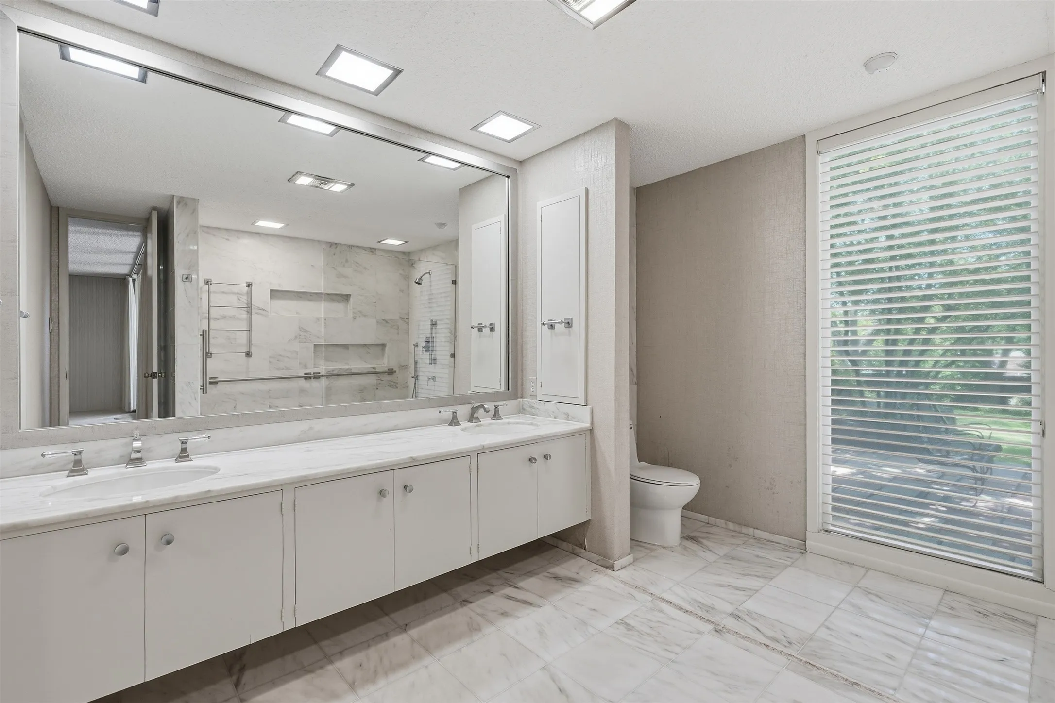 Single Family Residence For Sale in Eastland County , 512 S Ammerman Avenue, Eastland, Texas 76448, 3 Bedroom, 4 Bathroom, 2 Garage spaces, 5,522 Sqft, built in 1968, Price $799,000, mls#21324817, Real Estate Agent in Eastland, Homes For Sale in Eastland county, Homes For Sale in Eastland, Realtor in Eastland Texas, Real Estate Brokerage Independent Realty Texas, Luminita Cordes Realtor
