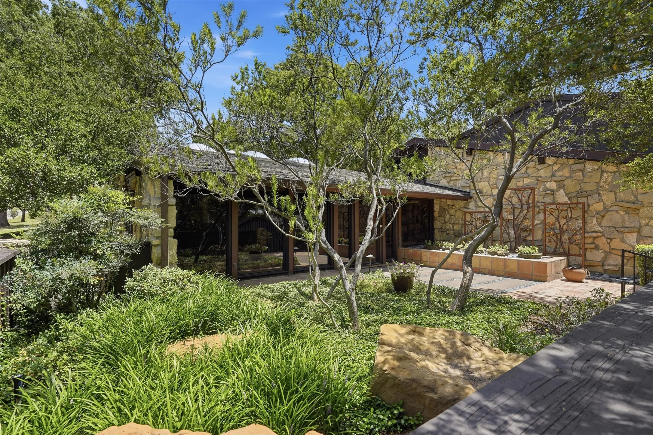 Single Family Residence For Sale in Eastland County , 512 S Ammerman Avenue, Eastland, Texas 76448, 3 Bedroom, 4 Bathroom, 2 Garage spaces, 5,522 Sqft, built in 1968, Price $799,000, mls#21324817, Real Estate Agent in Eastland, Homes For Sale in Eastland county, Homes For Sale in Eastland, Realtor in Eastland Texas, Real Estate Brokerage Independent Realty Texas, Luminita Cordes Realtor