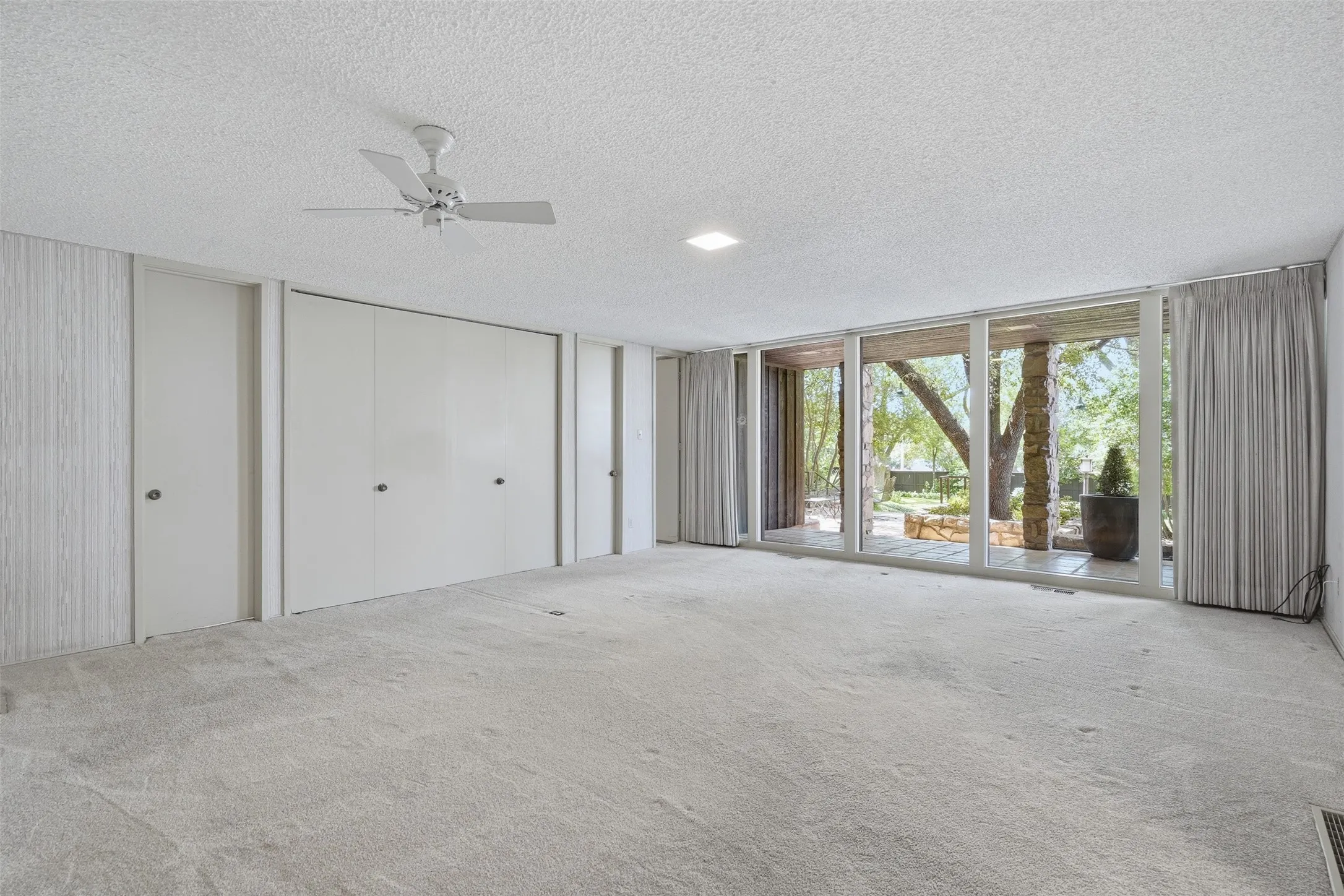 Single Family Residence For Sale in Eastland County , 512 S Ammerman Avenue, Eastland, Texas 76448, 3 Bedroom, 4 Bathroom, 2 Garage spaces, 5,522 Sqft, built in 1968, Price $799,000, mls#21324817, Real Estate Agent in Eastland, Homes For Sale in Eastland county, Homes For Sale in Eastland, Realtor in Eastland Texas, Real Estate Brokerage Independent Realty Texas, Luminita Cordes Realtor
