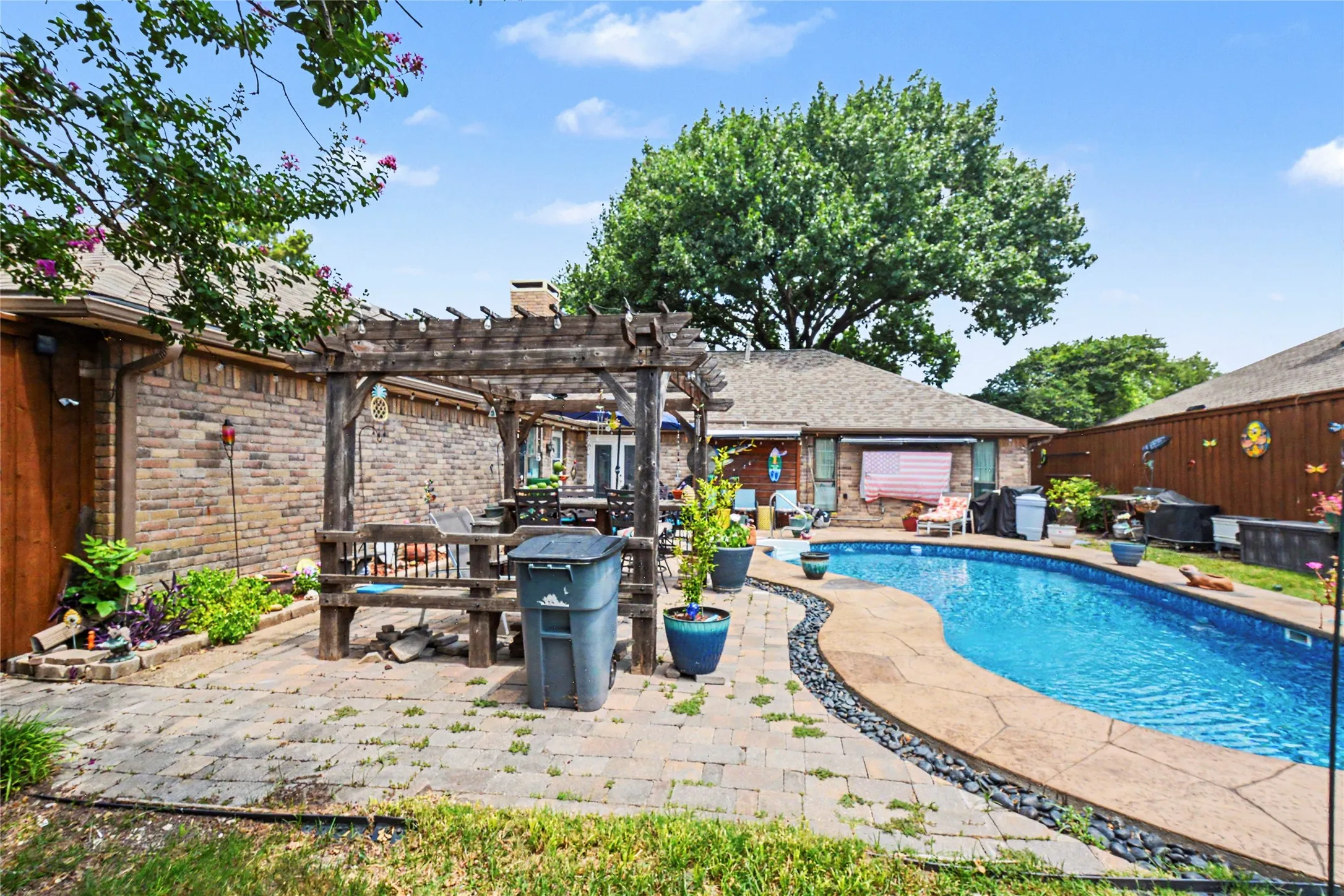 Single Family Residence For Sale in Collin County , 710 Rush Creek Drive, Allen, Texas 75002, 3 Bedroom, 2 Bathroom, 2 Garage spaces, 2,087 Sqft, built in 1981, mls#21325840, Real Estate Agent in Allen, Homes For Sale in Collin county, Homes For Sale in Allen, Realtor in Allen Texas, Real Estate Brokerage Independent Realty Texas, Luminita Cordes Realtor
