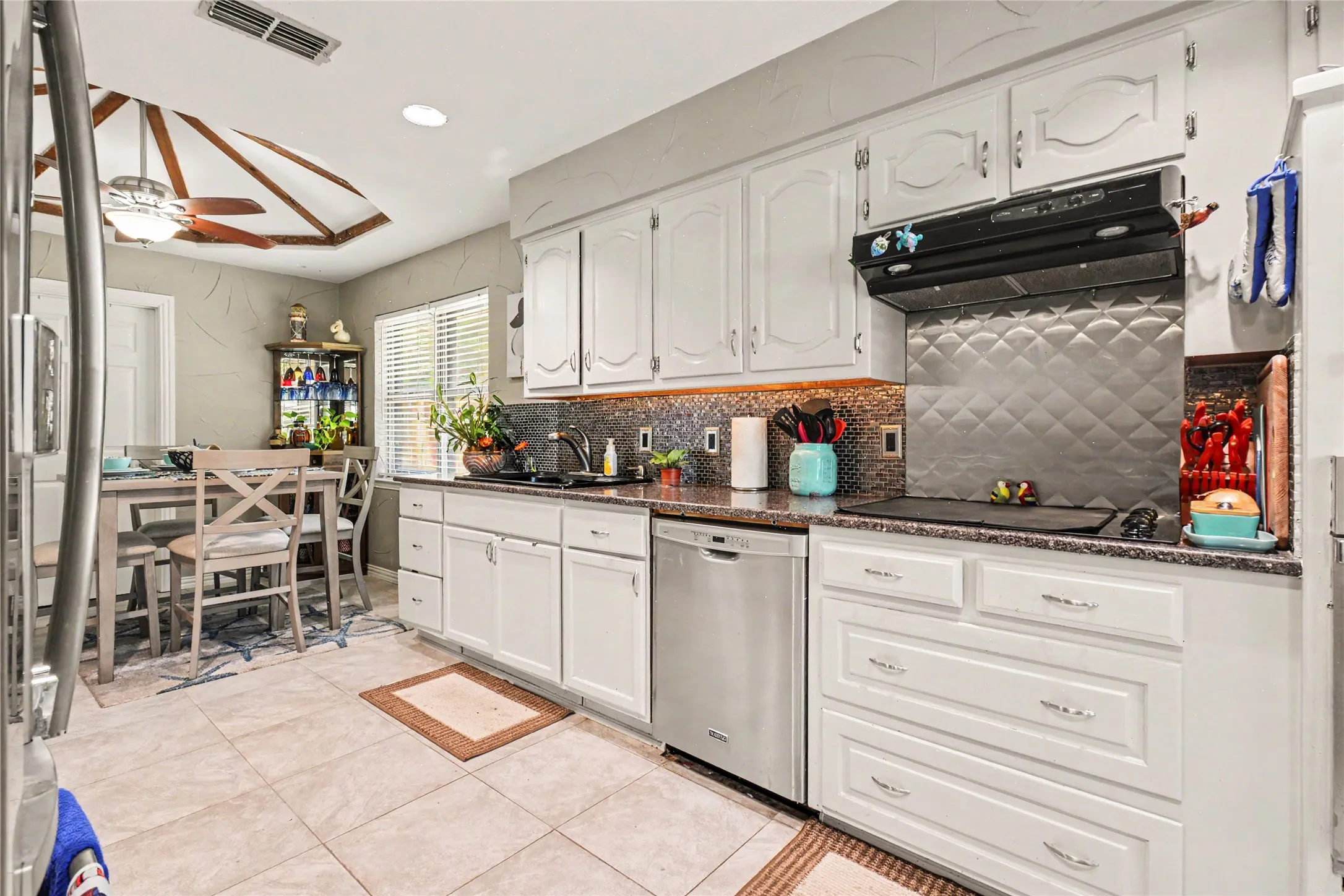Single Family Residence For Sale in Collin County , 710 Rush Creek Drive, Allen, Texas 75002, 3 Bedroom, 2 Bathroom, 2 Garage spaces, 2,087 Sqft, built in 1981, mls#21325840, Real Estate Agent in Allen, Homes For Sale in Collin county, Homes For Sale in Allen, Realtor in Allen Texas, Real Estate Brokerage Independent Realty Texas, Luminita Cordes Realtor