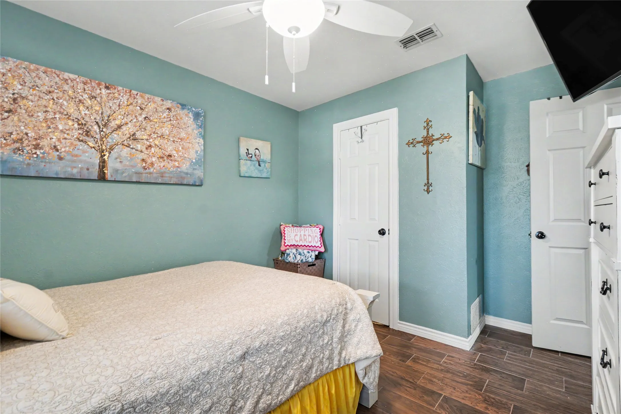 Single Family Residence For Sale in Collin County , 710 Rush Creek Drive, Allen, Texas 75002, 3 Bedroom, 2 Bathroom, 2 Garage spaces, 2,087 Sqft, built in 1981, mls#21325840, Real Estate Agent in Allen, Homes For Sale in Collin county, Homes For Sale in Allen, Realtor in Allen Texas, Real Estate Brokerage Independent Realty Texas, Luminita Cordes Realtor