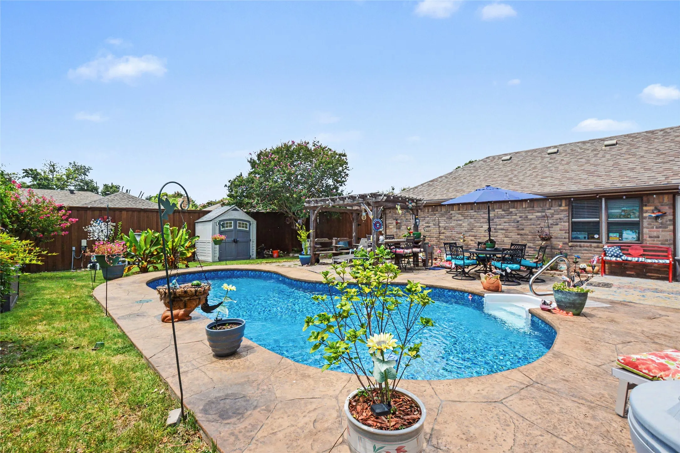 Single Family Residence For Sale in Collin County , 710 Rush Creek Drive, Allen, Texas 75002, 3 Bedroom, 2 Bathroom, 2 Garage spaces, 2,087 Sqft, built in 1981, mls#21325840, Real Estate Agent in Allen, Homes For Sale in Collin county, Homes For Sale in Allen, Realtor in Allen Texas, Real Estate Brokerage Independent Realty Texas, Luminita Cordes Realtor