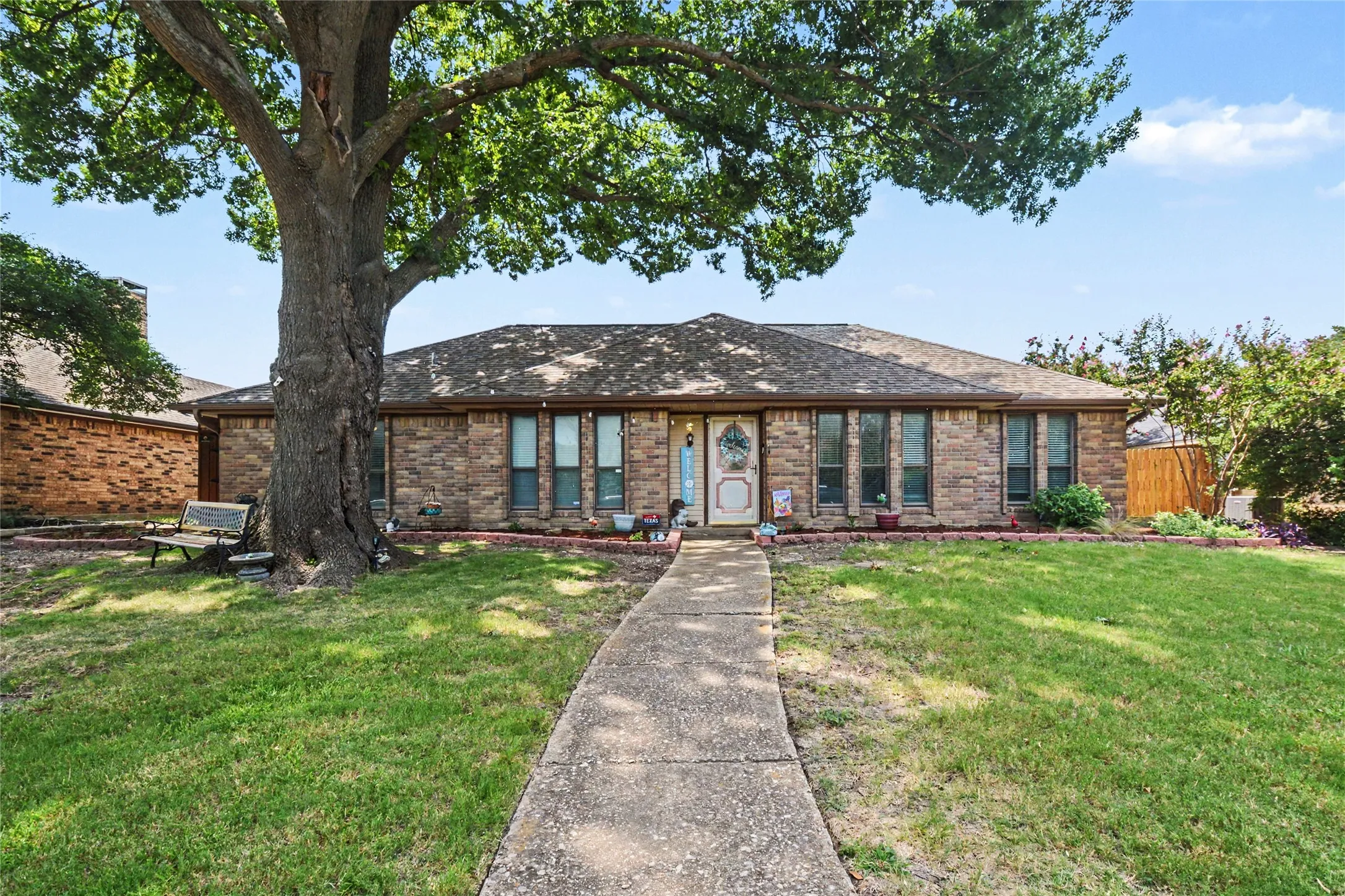 Single Family Residence For Sale in Collin County , 710 Rush Creek Drive, Allen, Texas 75002, 3 Bedroom, 2 Bathroom, 2 Garage spaces, 2,087 Sqft, built in 1981, mls#21325840, Real Estate Agent in Allen, Homes For Sale in Collin county, Homes For Sale in Allen, Realtor in Allen Texas, Real Estate Brokerage Independent Realty Texas, Luminita Cordes Realtor