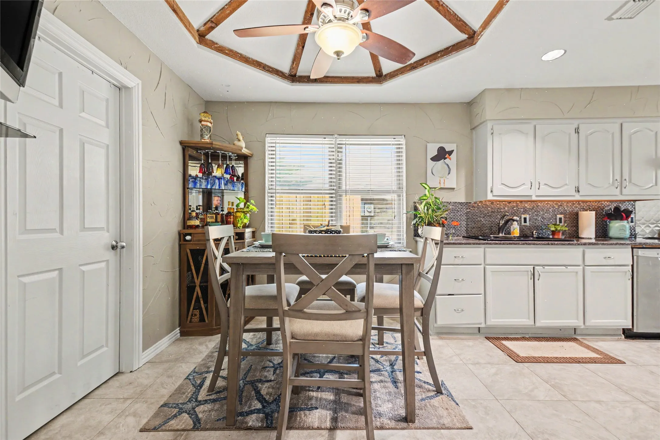 Single Family Residence For Sale in Collin County , 710 Rush Creek Drive, Allen, Texas 75002, 3 Bedroom, 2 Bathroom, 2 Garage spaces, 2,087 Sqft, built in 1981, mls#21325840, Real Estate Agent in Allen, Homes For Sale in Collin county, Homes For Sale in Allen, Realtor in Allen Texas, Real Estate Brokerage Independent Realty Texas, Luminita Cordes Realtor