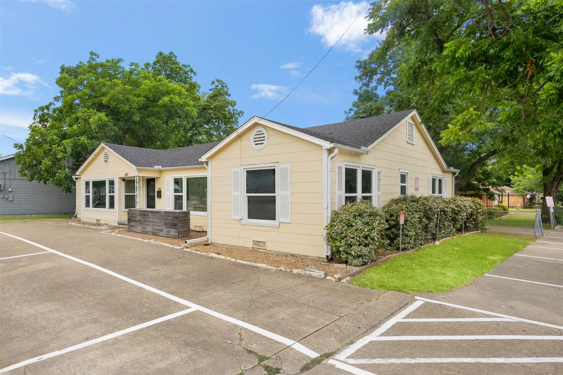 Business For Sale in Kaufman County , 1207 S Washington Street, Kaufman, Texas 75142, 0, 0, Garage spaces, 0 Sqft, built in 0, mls#21324841, Real Estate Agent in Kaufman, Homes For Sale in Kaufman county, Homes For Sale in Kaufman, Realtor in Kaufman Texas, Real Estate Brokerage Independent Realty Texas, Luminita Cordes Realtor