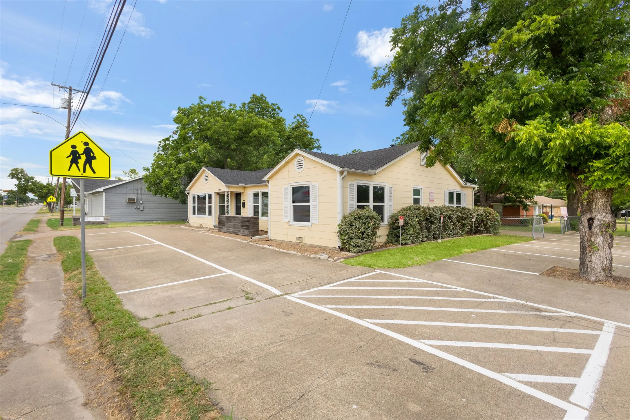 Business For Sale in Kaufman County , 1207 S Washington Street, Kaufman, Texas 75142, 0, 0, Garage spaces, 0 Sqft, built in 0, mls#21324841, Real Estate Agent in Kaufman, Homes For Sale in Kaufman county, Homes For Sale in Kaufman, Realtor in Kaufman Texas, Real Estate Brokerage Independent Realty Texas, Luminita Cordes Realtor