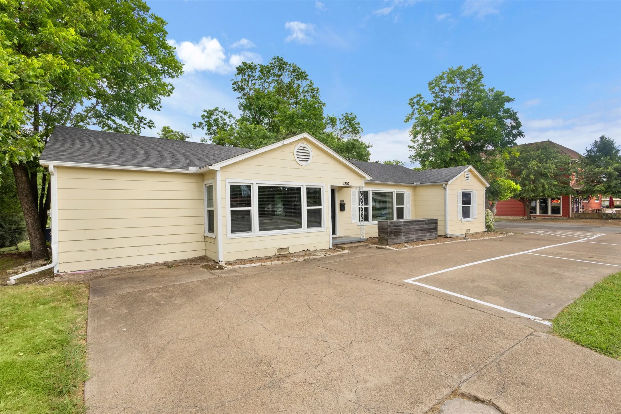Business For Sale in Kaufman County , 1207 S Washington Street, Kaufman, Texas 75142, 0, 0, Garage spaces, 0 Sqft, built in 0, mls#21324841, Real Estate Agent in Kaufman, Homes For Sale in Kaufman county, Homes For Sale in Kaufman, Realtor in Kaufman Texas, Real Estate Brokerage Independent Realty Texas, Luminita Cordes Realtor