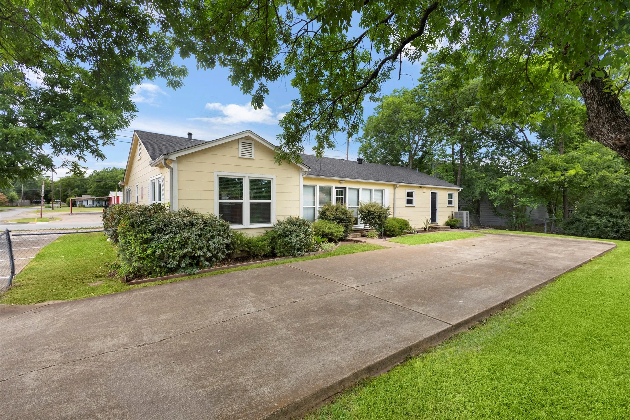 Business For Sale in Kaufman County , 1207 S Washington Street, Kaufman, Texas 75142, 0, 0, Garage spaces, 0 Sqft, built in 0, mls#21324841, Real Estate Agent in Kaufman, Homes For Sale in Kaufman county, Homes For Sale in Kaufman, Realtor in Kaufman Texas, Real Estate Brokerage Independent Realty Texas, Luminita Cordes Realtor