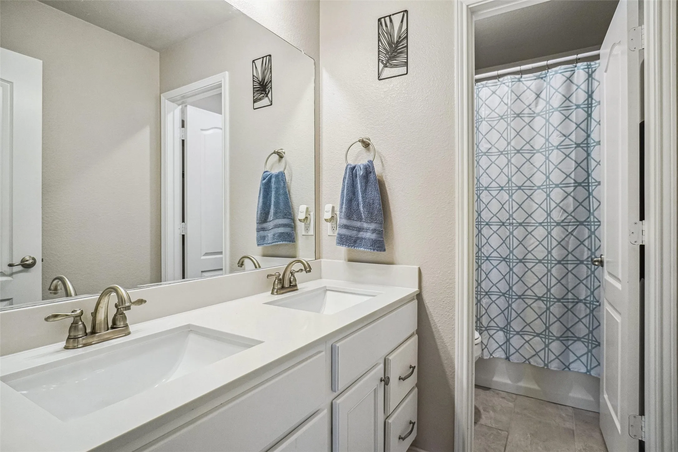 Townhouse For Sale in Denton County , 3432 Becker Drive, Denton, Texas 76207, 3 Bedroom, 3 Bathroom, 2 Garage spaces, 1,707 Sqft, built in 2019, mls#21325878, Real Estate Agent in Denton, Homes For Sale in Denton county, Homes For Sale in Denton, Realtor in Denton Texas, Real Estate Brokerage Independent Realty Texas, Luminita Cordes Realtor
