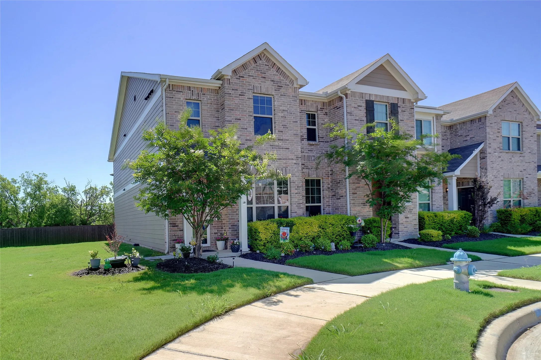 Townhouse For Sale in Denton County , 3432 Becker Drive, Denton, Texas 76207, 3 Bedroom, 3 Bathroom, 2 Garage spaces, 1,707 Sqft, built in 2019, mls#21325878, Real Estate Agent in Denton, Homes For Sale in Denton county, Homes For Sale in Denton, Realtor in Denton Texas, Real Estate Brokerage Independent Realty Texas, Luminita Cordes Realtor