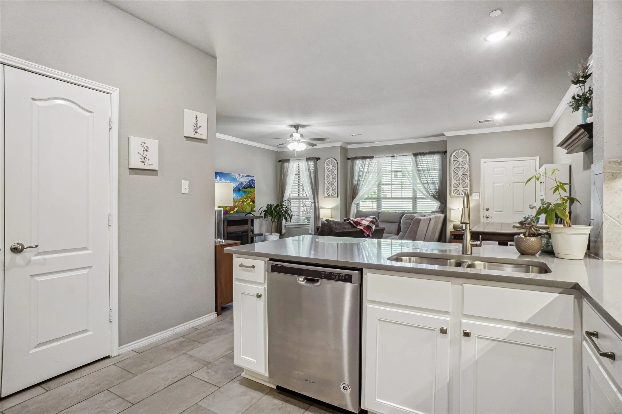 Townhouse For Sale in Denton County , 3432 Becker Drive, Denton, Texas 76207, 3 Bedroom, 3 Bathroom, 2 Garage spaces, 1,707 Sqft, built in 2019, mls#21325878, Real Estate Agent in Denton, Homes For Sale in Denton county, Homes For Sale in Denton, Realtor in Denton Texas, Real Estate Brokerage Independent Realty Texas, Luminita Cordes Realtor