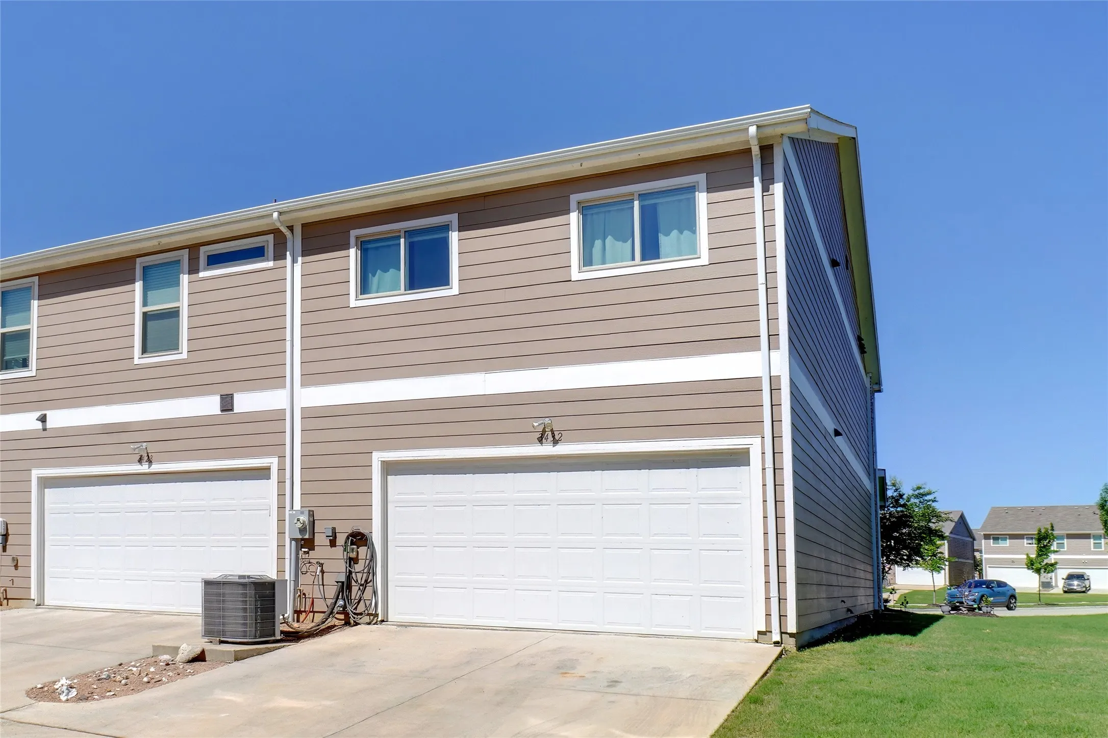 Townhouse For Sale in Denton County , 3432 Becker Drive, Denton, Texas 76207, 3 Bedroom, 3 Bathroom, 2 Garage spaces, 1,707 Sqft, built in 2019, mls#21325878, Real Estate Agent in Denton, Homes For Sale in Denton county, Homes For Sale in Denton, Realtor in Denton Texas, Real Estate Brokerage Independent Realty Texas, Luminita Cordes Realtor