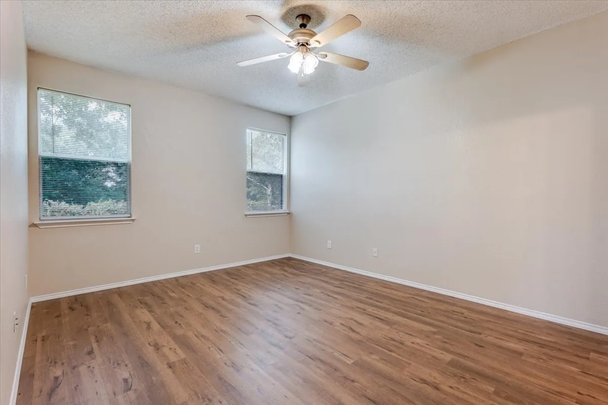 Single Family Residence For Sale in Hood County , 406 Redbud Lane, Tolar, Texas 76476, 3 Bedroom, 2 Bathroom, 2 Garage spaces, 1,509 Sqft, built in 2002, mls#21326003, Real Estate Agent in Tolar, Homes For Sale in Hood county, Homes For Sale in Tolar, Realtor in Tolar Texas, Real Estate Brokerage Independent Realty Texas, Luminita Cordes Realtor