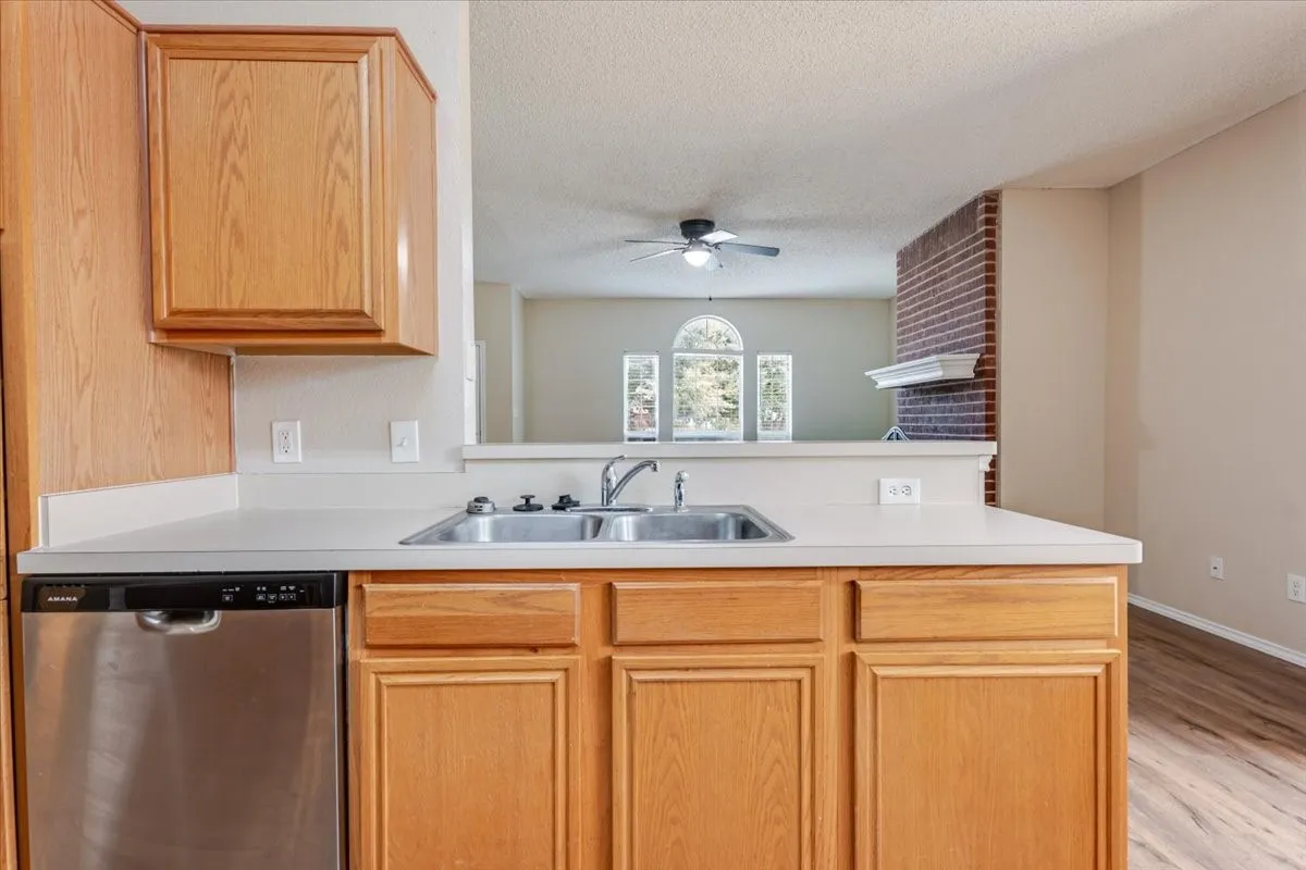 Single Family Residence For Sale in Hood County , 406 Redbud Lane, Tolar, Texas 76476, 3 Bedroom, 2 Bathroom, 2 Garage spaces, 1,509 Sqft, built in 2002, mls#21326003, Real Estate Agent in Tolar, Homes For Sale in Hood county, Homes For Sale in Tolar, Realtor in Tolar Texas, Real Estate Brokerage Independent Realty Texas, Luminita Cordes Realtor
