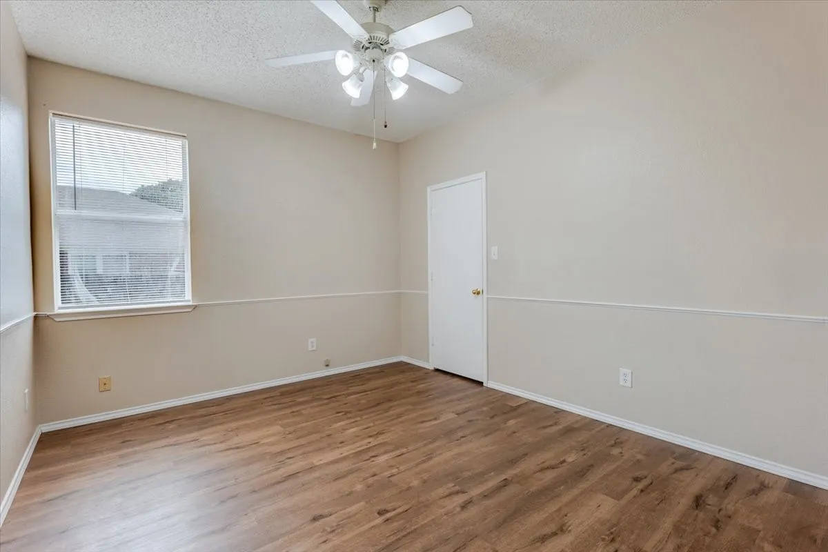 Single Family Residence For Sale in Hood County , 406 Redbud Lane, Tolar, Texas 76476, 3 Bedroom, 2 Bathroom, 2 Garage spaces, 1,509 Sqft, built in 2002, mls#21326003, Real Estate Agent in Tolar, Homes For Sale in Hood county, Homes For Sale in Tolar, Realtor in Tolar Texas, Real Estate Brokerage Independent Realty Texas, Luminita Cordes Realtor