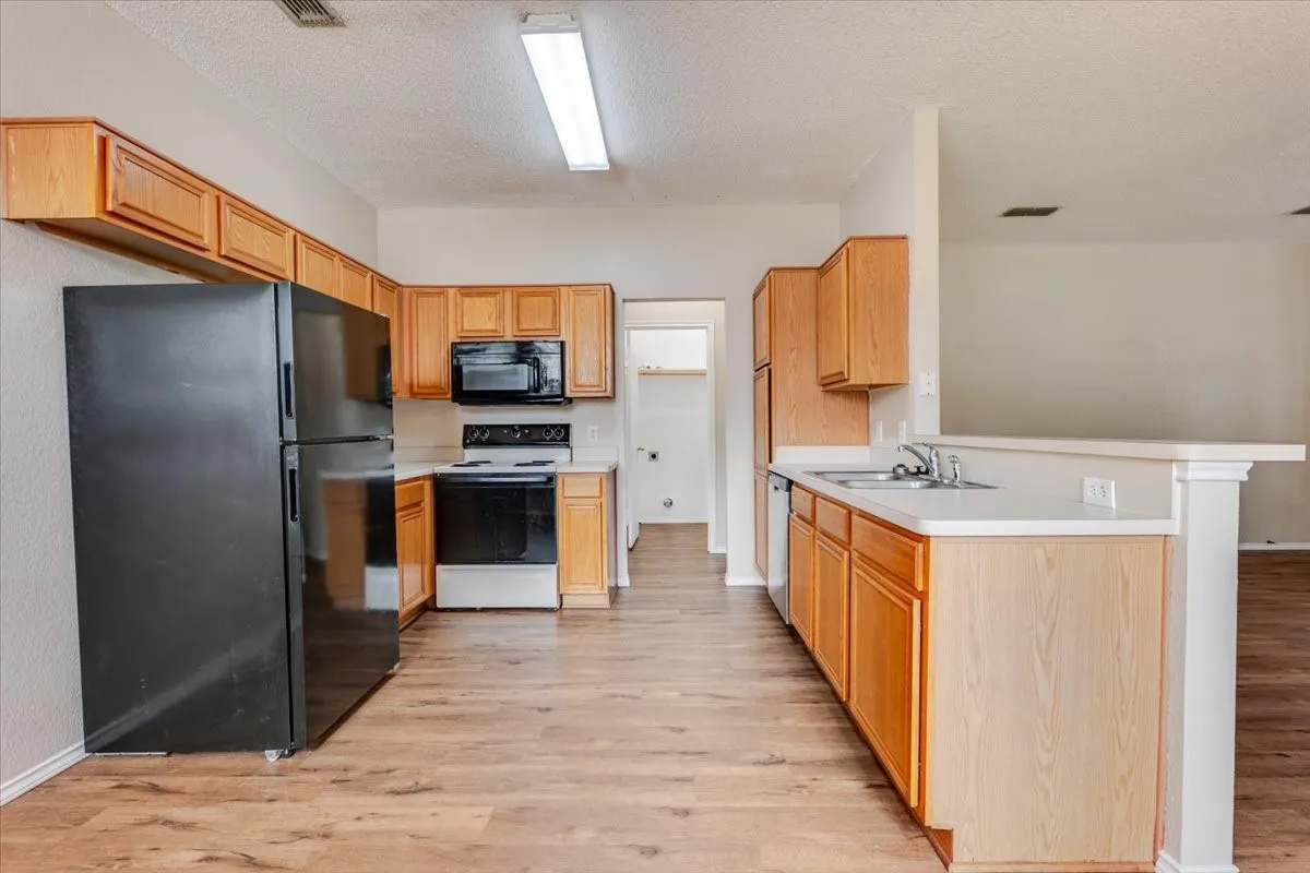 Single Family Residence For Sale in Hood County , 406 Redbud Lane, Tolar, Texas 76476, 3 Bedroom, 2 Bathroom, 2 Garage spaces, 1,509 Sqft, built in 2002, mls#21326003, Real Estate Agent in Tolar, Homes For Sale in Hood county, Homes For Sale in Tolar, Realtor in Tolar Texas, Real Estate Brokerage Independent Realty Texas, Luminita Cordes Realtor