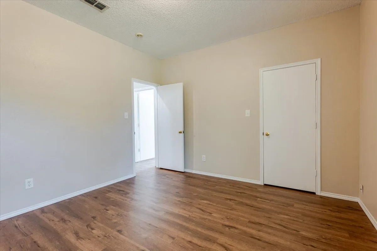 Single Family Residence For Sale in Hood County , 406 Redbud Lane, Tolar, Texas 76476, 3 Bedroom, 2 Bathroom, 2 Garage spaces, 1,509 Sqft, built in 2002, mls#21326003, Real Estate Agent in Tolar, Homes For Sale in Hood county, Homes For Sale in Tolar, Realtor in Tolar Texas, Real Estate Brokerage Independent Realty Texas, Luminita Cordes Realtor