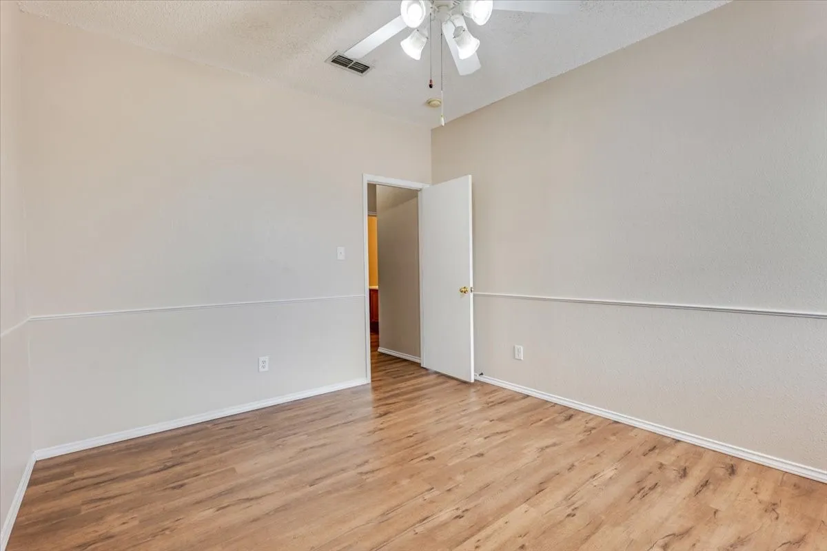 Single Family Residence For Sale in Hood County , 406 Redbud Lane, Tolar, Texas 76476, 3 Bedroom, 2 Bathroom, 2 Garage spaces, 1,509 Sqft, built in 2002, mls#21326003, Real Estate Agent in Tolar, Homes For Sale in Hood county, Homes For Sale in Tolar, Realtor in Tolar Texas, Real Estate Brokerage Independent Realty Texas, Luminita Cordes Realtor