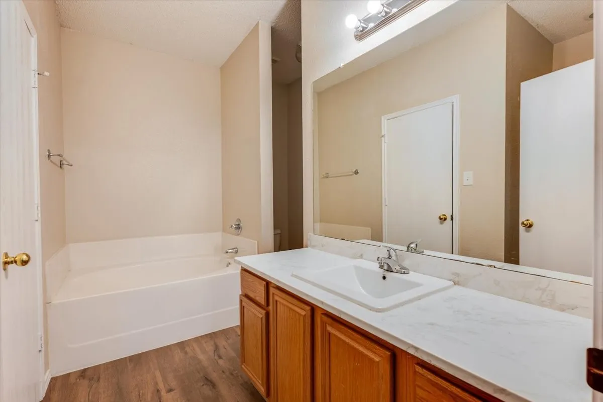 Single Family Residence For Sale in Hood County , 406 Redbud Lane, Tolar, Texas 76476, 3 Bedroom, 2 Bathroom, 2 Garage spaces, 1,509 Sqft, built in 2002, mls#21326003, Real Estate Agent in Tolar, Homes For Sale in Hood county, Homes For Sale in Tolar, Realtor in Tolar Texas, Real Estate Brokerage Independent Realty Texas, Luminita Cordes Realtor