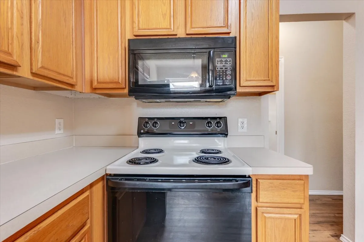 Single Family Residence For Sale in Hood County , 406 Redbud Lane, Tolar, Texas 76476, 3 Bedroom, 2 Bathroom, 2 Garage spaces, 1,509 Sqft, built in 2002, mls#21326003, Real Estate Agent in Tolar, Homes For Sale in Hood county, Homes For Sale in Tolar, Realtor in Tolar Texas, Real Estate Brokerage Independent Realty Texas, Luminita Cordes Realtor