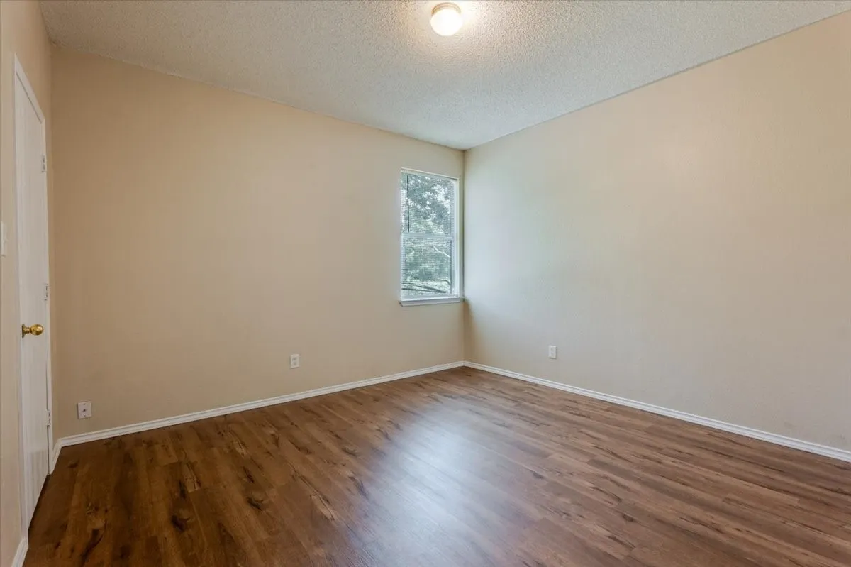 Single Family Residence For Sale in Hood County , 406 Redbud Lane, Tolar, Texas 76476, 3 Bedroom, 2 Bathroom, 2 Garage spaces, 1,509 Sqft, built in 2002, mls#21326003, Real Estate Agent in Tolar, Homes For Sale in Hood county, Homes For Sale in Tolar, Realtor in Tolar Texas, Real Estate Brokerage Independent Realty Texas, Luminita Cordes Realtor