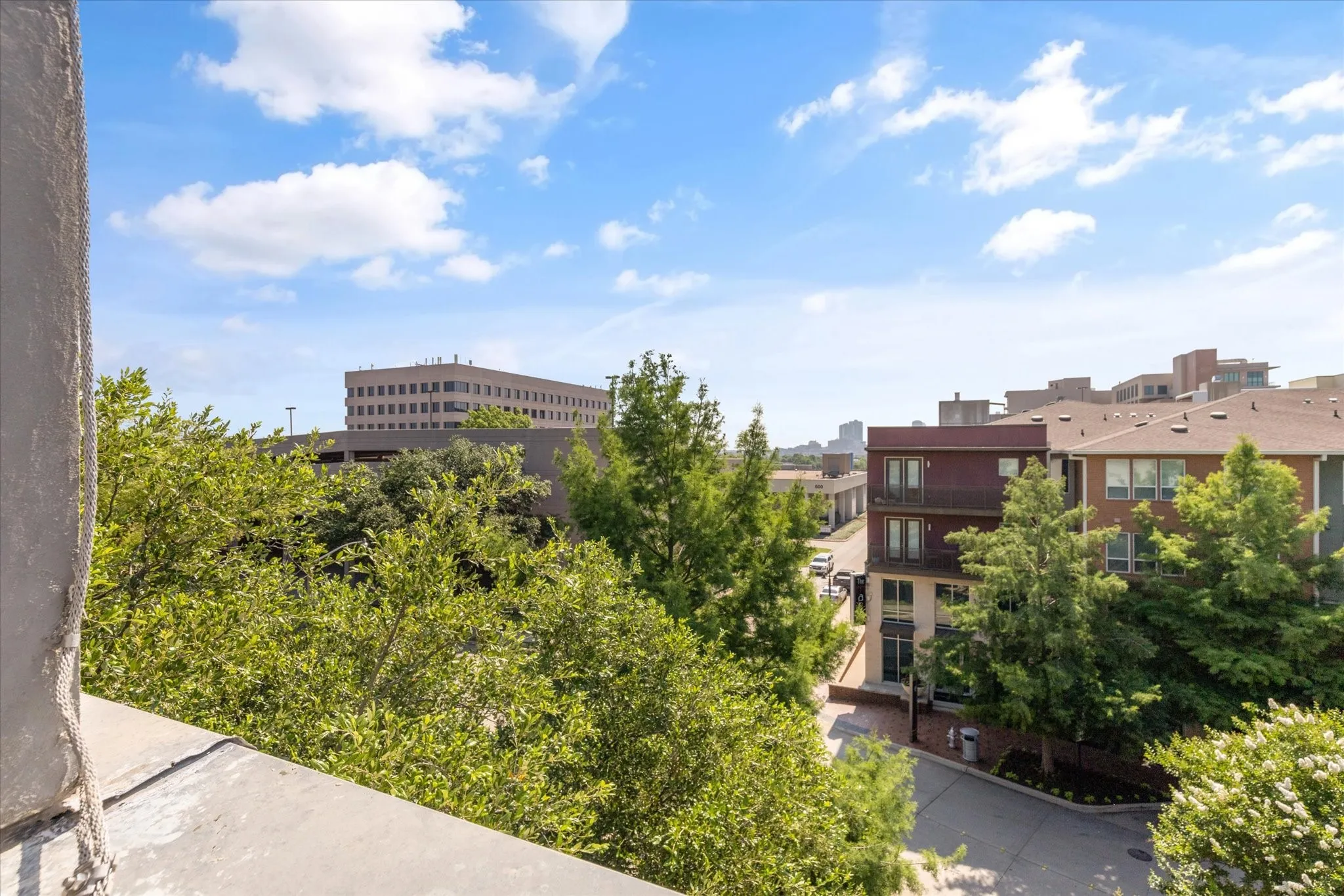 Townhouse For Rent in Tarrant County , 704 Arch Adams Lane, Fort Worth, Texas 76107, 2 Bedroom, 3 Bathroom, 2 Garage spaces, 2,098 Sqft, built in 2004, mls#21326010, Real Estate Agent in Fort Worth, Homes For Rent in Tarrant county, Homes For Rent in Fort Worth, Realtor in Fort Worth Texas, Real Estate Brokerage Independent Realty Texas, Luminita Cordes Realtor