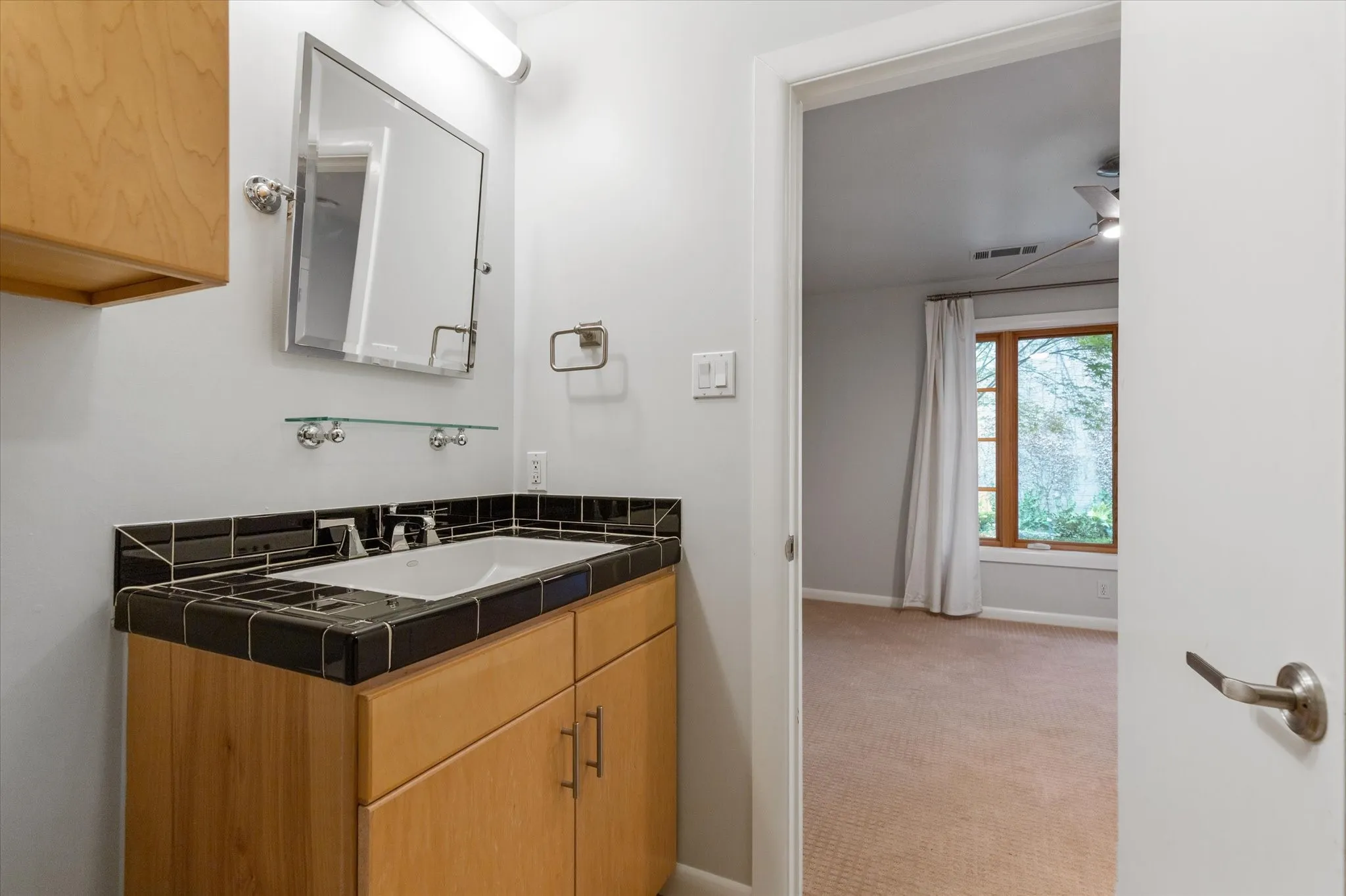 Townhouse For Rent in Tarrant County , 704 Arch Adams Lane, Fort Worth, Texas 76107, 2 Bedroom, 3 Bathroom, 2 Garage spaces, 2,098 Sqft, built in 2004, mls#21326010, Real Estate Agent in Fort Worth, Homes For Rent in Tarrant county, Homes For Rent in Fort Worth, Realtor in Fort Worth Texas, Real Estate Brokerage Independent Realty Texas, Luminita Cordes Realtor