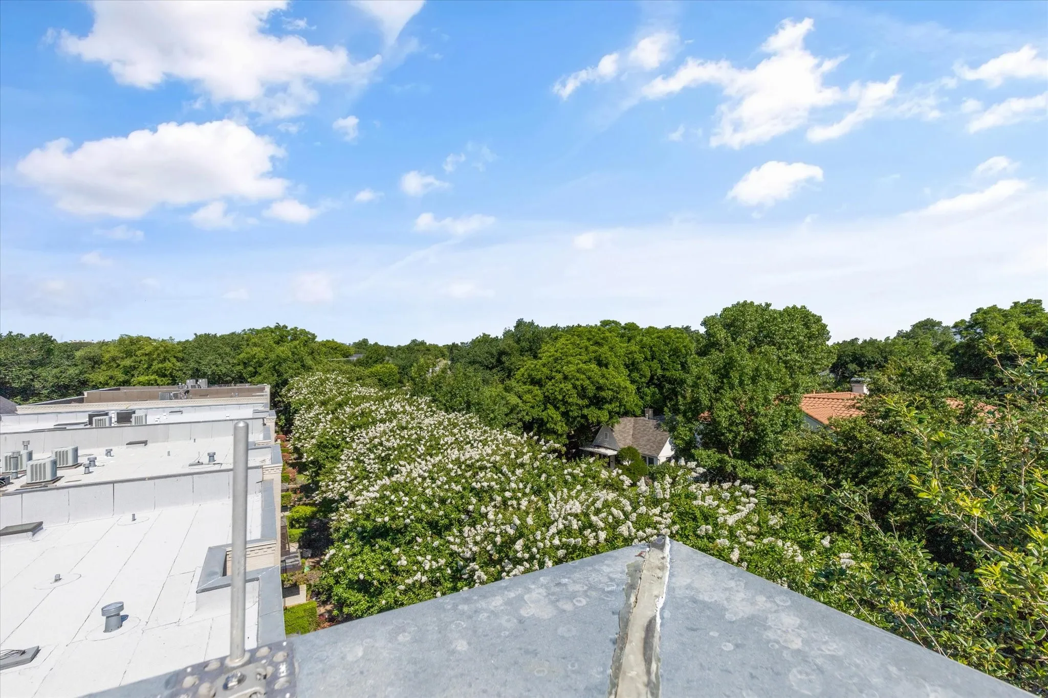 Townhouse For Rent in Tarrant County , 704 Arch Adams Lane, Fort Worth, Texas 76107, 2 Bedroom, 3 Bathroom, 2 Garage spaces, 2,098 Sqft, built in 2004, mls#21326010, Real Estate Agent in Fort Worth, Homes For Rent in Tarrant county, Homes For Rent in Fort Worth, Realtor in Fort Worth Texas, Real Estate Brokerage Independent Realty Texas, Luminita Cordes Realtor