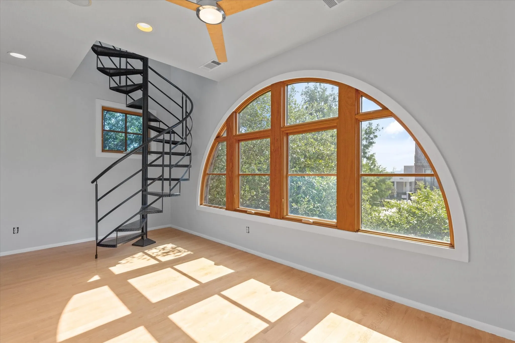 Townhouse For Rent in Tarrant County , 704 Arch Adams Lane, Fort Worth, Texas 76107, 2 Bedroom, 3 Bathroom, 2 Garage spaces, 2,098 Sqft, built in 2004, mls#21326010, Real Estate Agent in Fort Worth, Homes For Rent in Tarrant county, Homes For Rent in Fort Worth, Realtor in Fort Worth Texas, Real Estate Brokerage Independent Realty Texas, Luminita Cordes Realtor