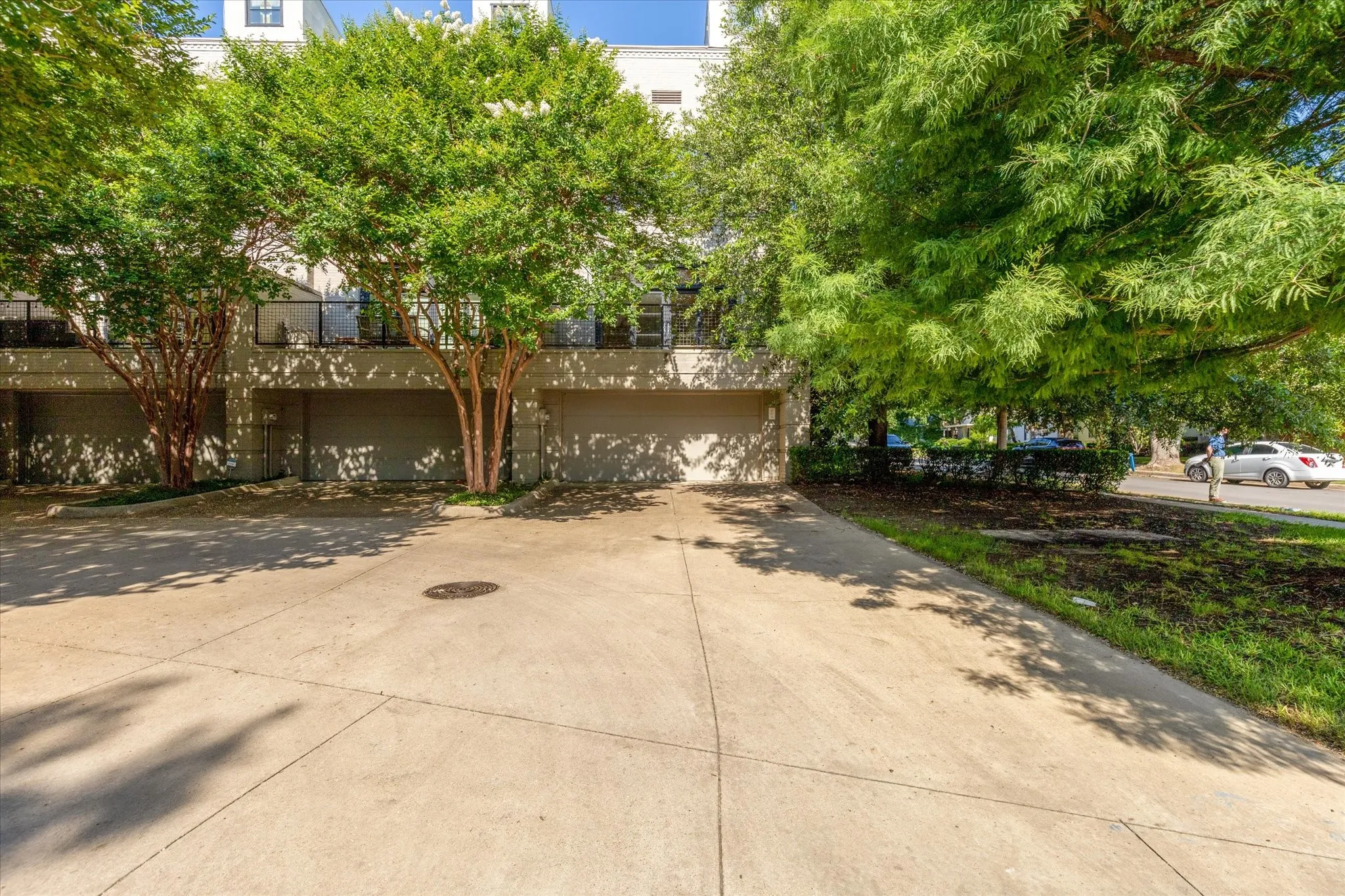Townhouse For Rent in Tarrant County , 704 Arch Adams Lane, Fort Worth, Texas 76107, 2 Bedroom, 3 Bathroom, 2 Garage spaces, 2,098 Sqft, built in 2004, mls#21326010, Real Estate Agent in Fort Worth, Homes For Rent in Tarrant county, Homes For Rent in Fort Worth, Realtor in Fort Worth Texas, Real Estate Brokerage Independent Realty Texas, Luminita Cordes Realtor