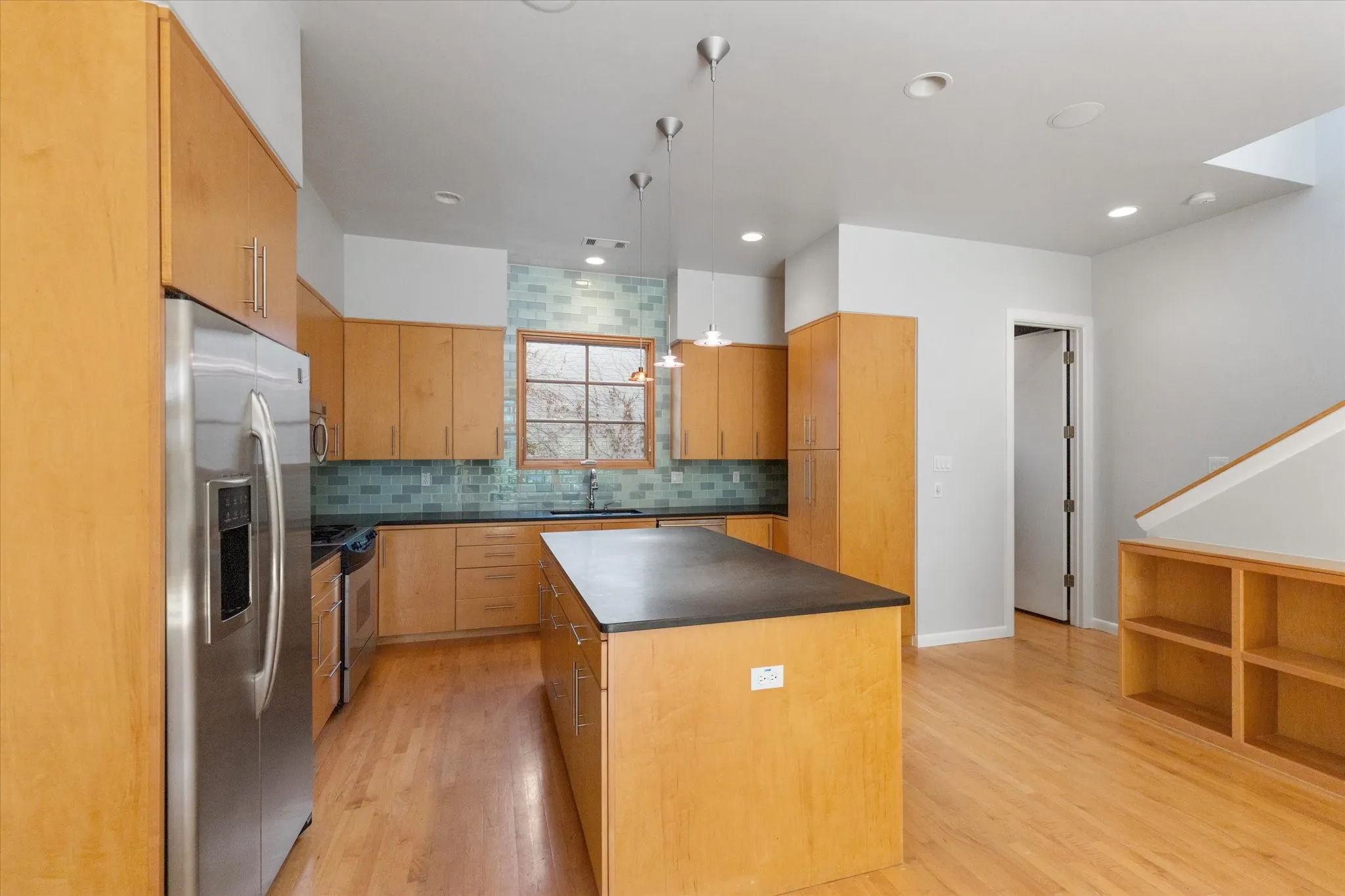 Townhouse For Rent in Tarrant County , 704 Arch Adams Lane, Fort Worth, Texas 76107, 2 Bedroom, 3 Bathroom, 2 Garage spaces, 2,098 Sqft, built in 2004, mls#21326010, Real Estate Agent in Fort Worth, Homes For Rent in Tarrant county, Homes For Rent in Fort Worth, Realtor in Fort Worth Texas, Real Estate Brokerage Independent Realty Texas, Luminita Cordes Realtor