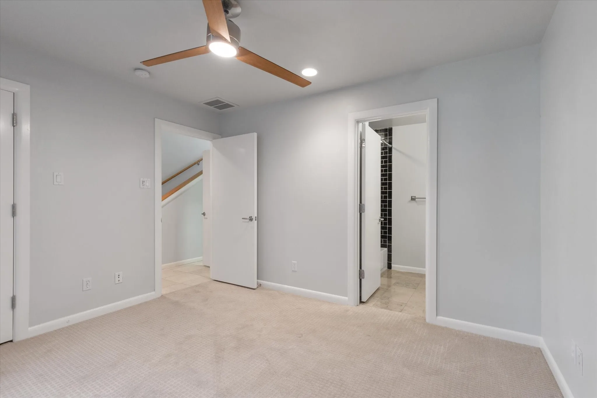 Townhouse For Rent in Tarrant County , 704 Arch Adams Lane, Fort Worth, Texas 76107, 2 Bedroom, 3 Bathroom, 2 Garage spaces, 2,098 Sqft, built in 2004, mls#21326010, Real Estate Agent in Fort Worth, Homes For Rent in Tarrant county, Homes For Rent in Fort Worth, Realtor in Fort Worth Texas, Real Estate Brokerage Independent Realty Texas, Luminita Cordes Realtor