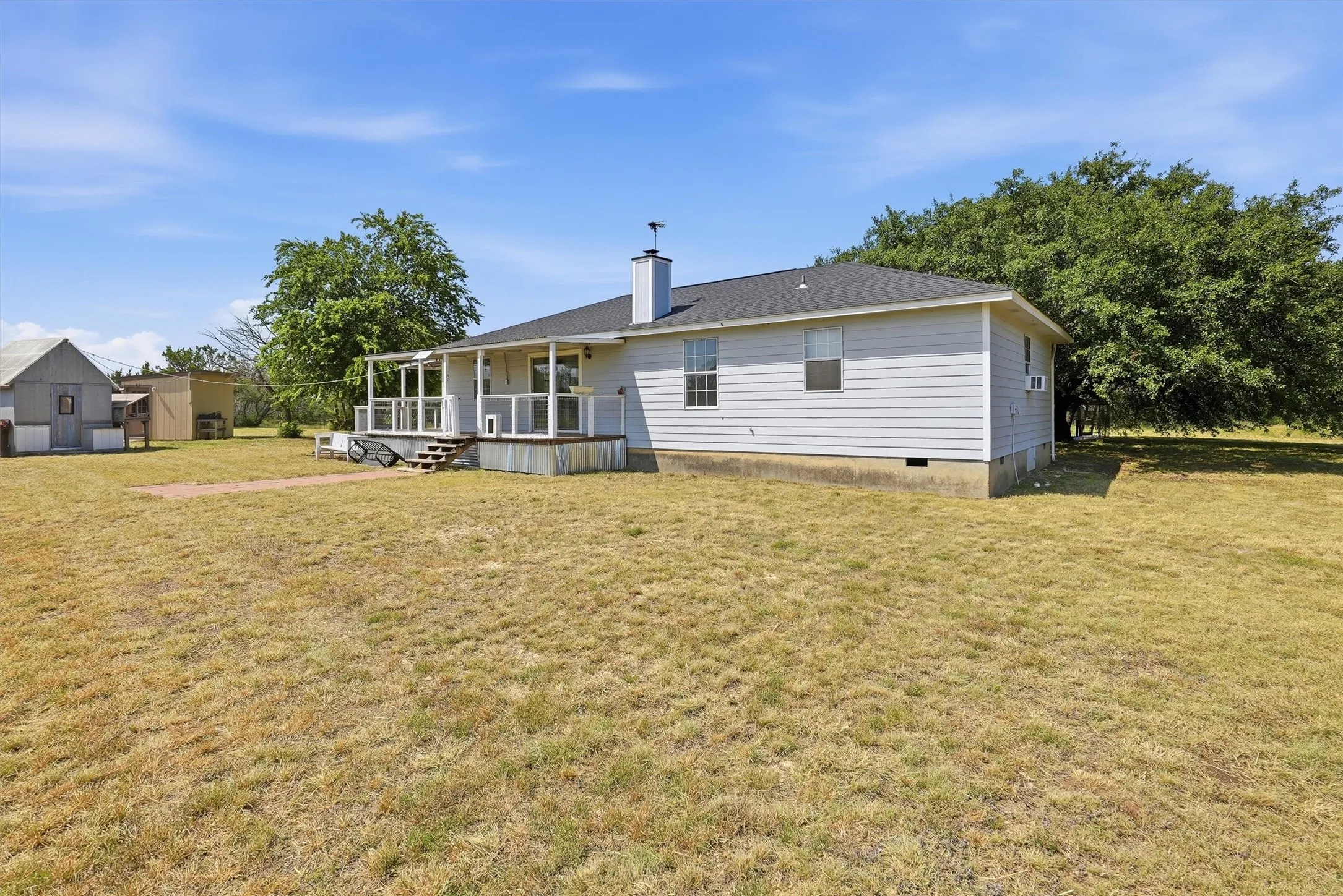 Single Family Residence For Sale in Hood County , 7801 Wd Court, Lipan, Texas 76462, 4 Bedroom, 2 Bathroom, Garage spaces, 1,910 Sqft, built in 2000, mls#21324030, Real Estate Agent in Lipan, Homes For Sale in Hood county, Homes For Sale in Lipan, Realtor in Lipan Texas, Real Estate Brokerage Independent Realty Texas, Luminita Cordes Realtor