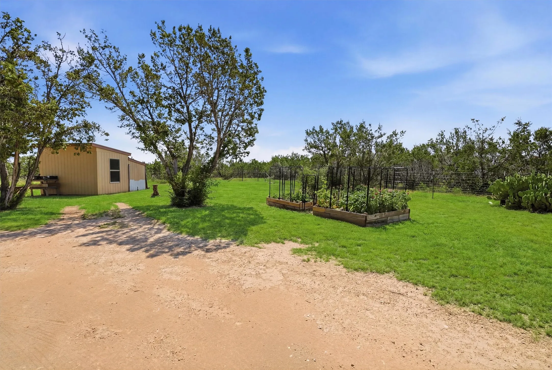 Single Family Residence For Sale in Hood County , 7801 Wd Court, Lipan, Texas 76462, 4 Bedroom, 2 Bathroom, Garage spaces, 1,910 Sqft, built in 2000, mls#21324030, Real Estate Agent in Lipan, Homes For Sale in Hood county, Homes For Sale in Lipan, Realtor in Lipan Texas, Real Estate Brokerage Independent Realty Texas, Luminita Cordes Realtor