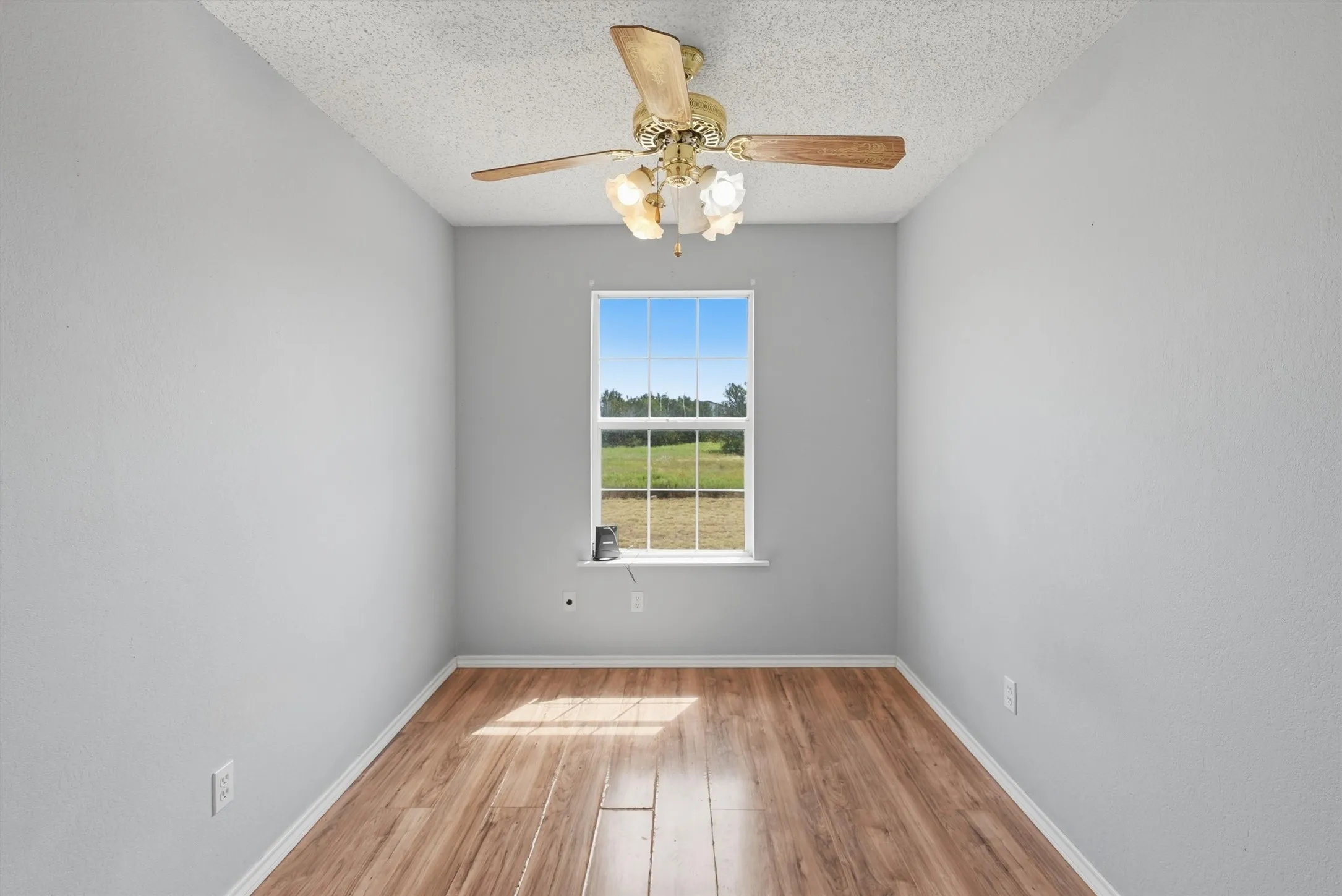 Single Family Residence For Sale in Hood County , 7801 Wd Court, Lipan, Texas 76462, 4 Bedroom, 2 Bathroom, Garage spaces, 1,910 Sqft, built in 2000, mls#21324030, Real Estate Agent in Lipan, Homes For Sale in Hood county, Homes For Sale in Lipan, Realtor in Lipan Texas, Real Estate Brokerage Independent Realty Texas, Luminita Cordes Realtor