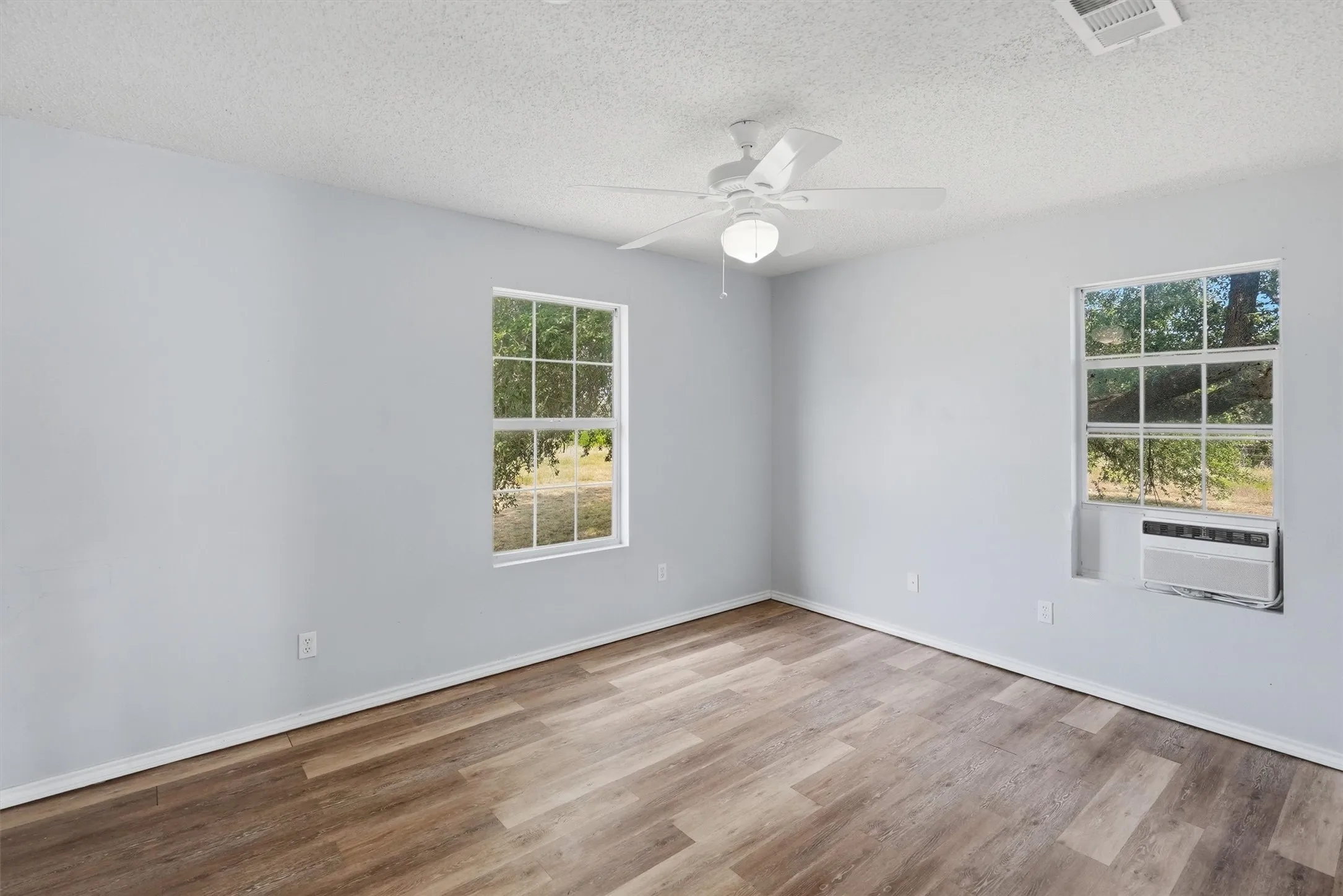 Single Family Residence For Sale in Hood County , 7801 Wd Court, Lipan, Texas 76462, 4 Bedroom, 2 Bathroom, Garage spaces, 1,910 Sqft, built in 2000, mls#21324030, Real Estate Agent in Lipan, Homes For Sale in Hood county, Homes For Sale in Lipan, Realtor in Lipan Texas, Real Estate Brokerage Independent Realty Texas, Luminita Cordes Realtor