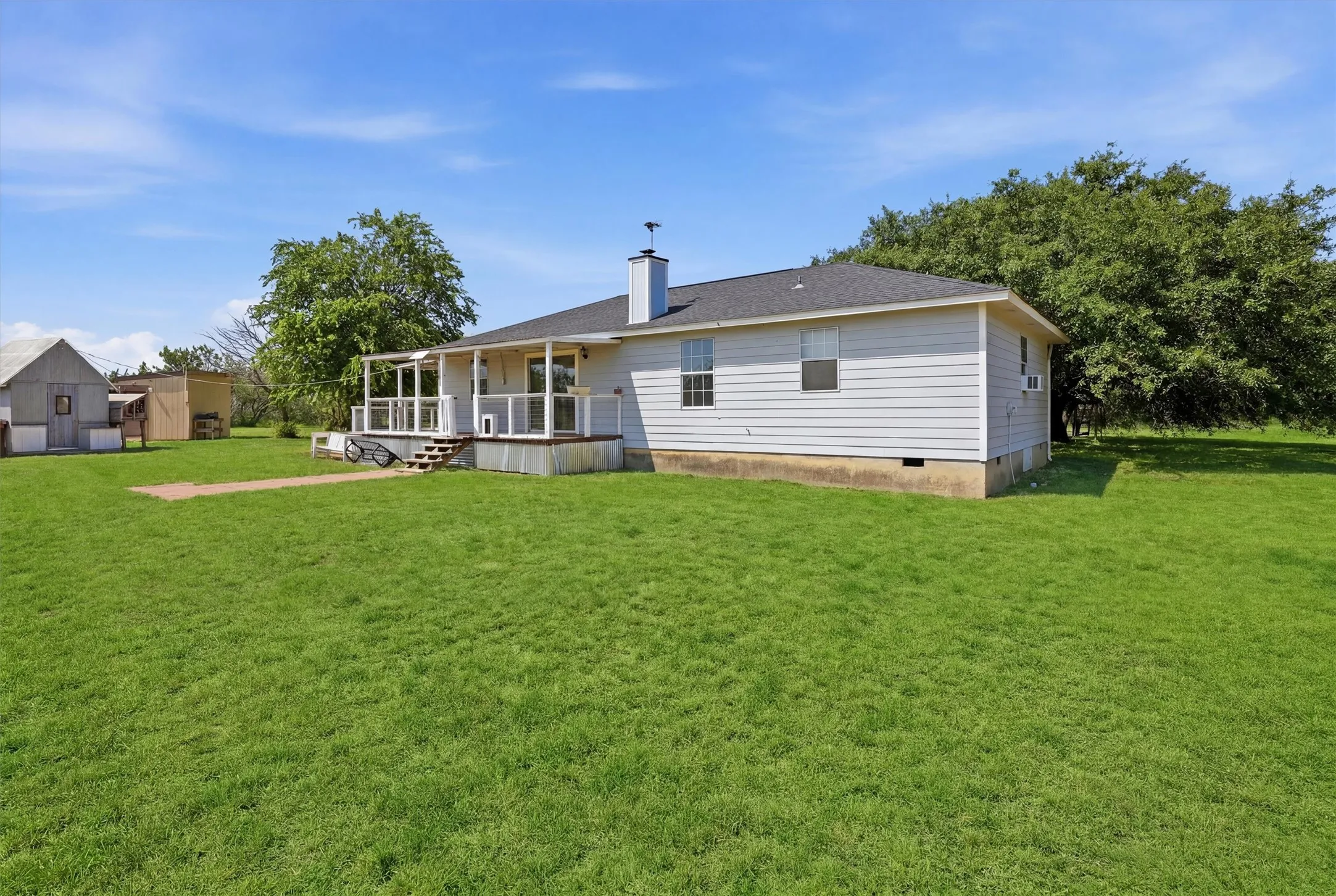 Single Family Residence For Sale in Hood County , 7801 Wd Court, Lipan, Texas 76462, 4 Bedroom, 2 Bathroom, Garage spaces, 1,910 Sqft, built in 2000, mls#21324030, Real Estate Agent in Lipan, Homes For Sale in Hood county, Homes For Sale in Lipan, Realtor in Lipan Texas, Real Estate Brokerage Independent Realty Texas, Luminita Cordes Realtor