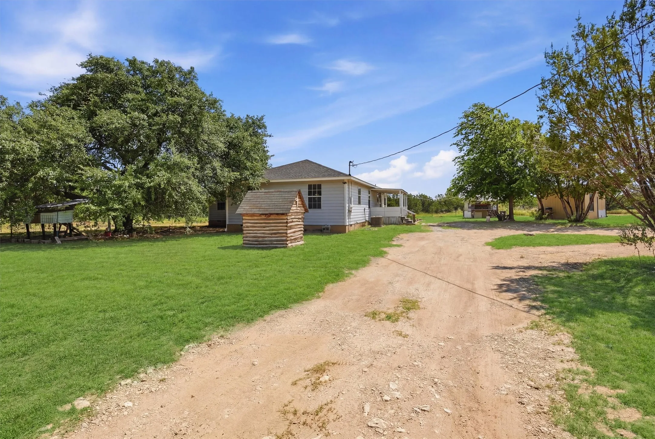 Single Family Residence For Sale in Hood County , 7801 Wd Court, Lipan, Texas 76462, 4 Bedroom, 2 Bathroom, Garage spaces, 1,910 Sqft, built in 2000, mls#21324030, Real Estate Agent in Lipan, Homes For Sale in Hood county, Homes For Sale in Lipan, Realtor in Lipan Texas, Real Estate Brokerage Independent Realty Texas, Luminita Cordes Realtor