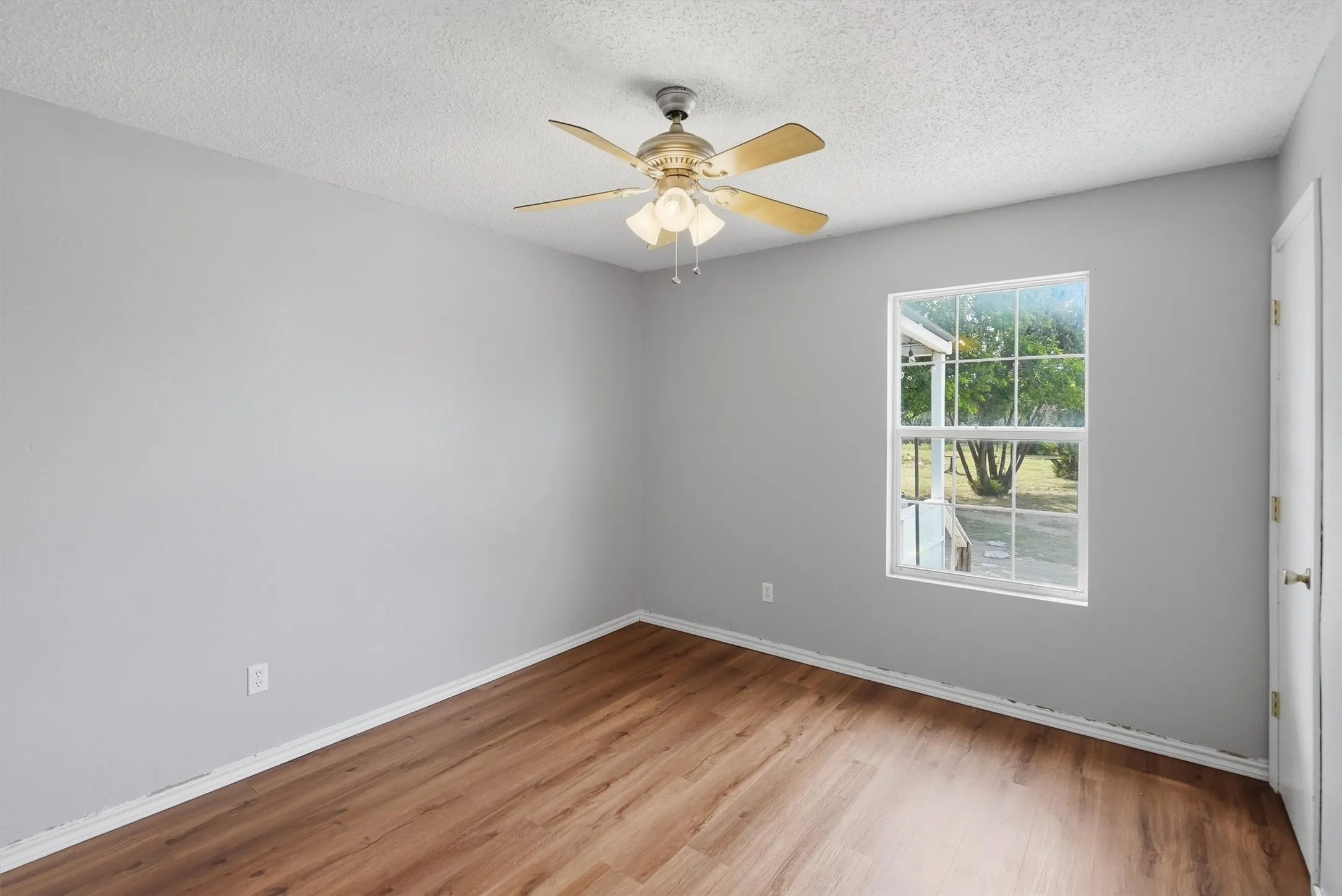 Single Family Residence For Sale in Hood County , 7801 Wd Court, Lipan, Texas 76462, 4 Bedroom, 2 Bathroom, Garage spaces, 1,910 Sqft, built in 2000, mls#21324030, Real Estate Agent in Lipan, Homes For Sale in Hood county, Homes For Sale in Lipan, Realtor in Lipan Texas, Real Estate Brokerage Independent Realty Texas, Luminita Cordes Realtor