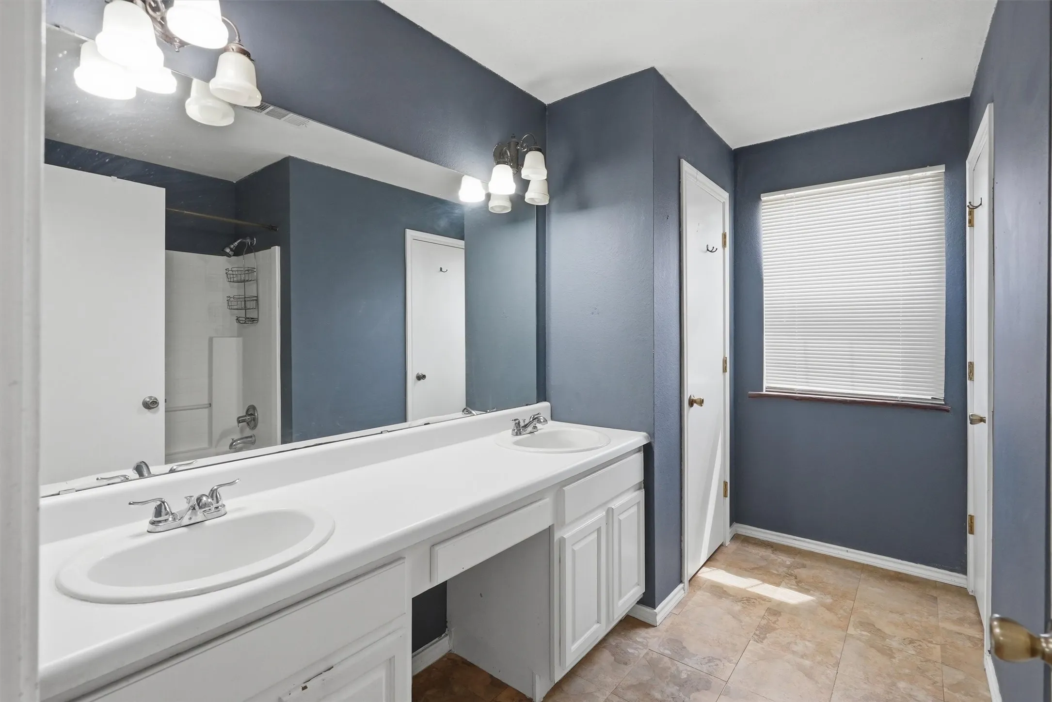 Single Family Residence For Sale in Hood County , 7801 Wd Court, Lipan, Texas 76462, 4 Bedroom, 2 Bathroom, Garage spaces, 1,910 Sqft, built in 2000, mls#21324030, Real Estate Agent in Lipan, Homes For Sale in Hood county, Homes For Sale in Lipan, Realtor in Lipan Texas, Real Estate Brokerage Independent Realty Texas, Luminita Cordes Realtor