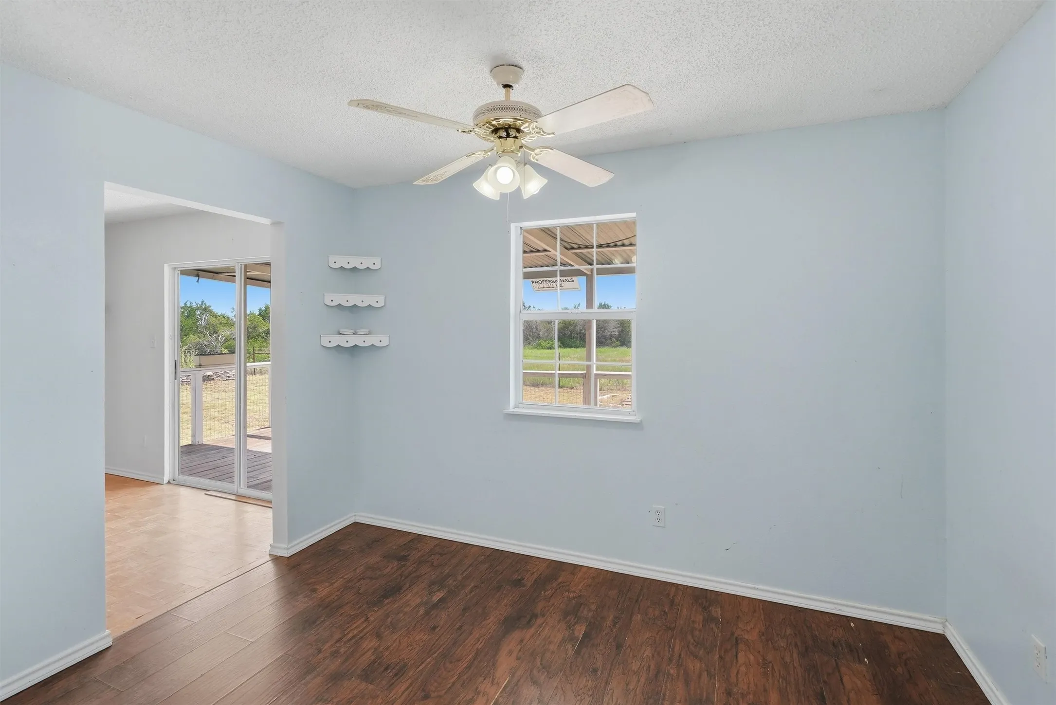 Single Family Residence For Sale in Hood County , 7801 Wd Court, Lipan, Texas 76462, 4 Bedroom, 2 Bathroom, Garage spaces, 1,910 Sqft, built in 2000, mls#21324030, Real Estate Agent in Lipan, Homes For Sale in Hood county, Homes For Sale in Lipan, Realtor in Lipan Texas, Real Estate Brokerage Independent Realty Texas, Luminita Cordes Realtor