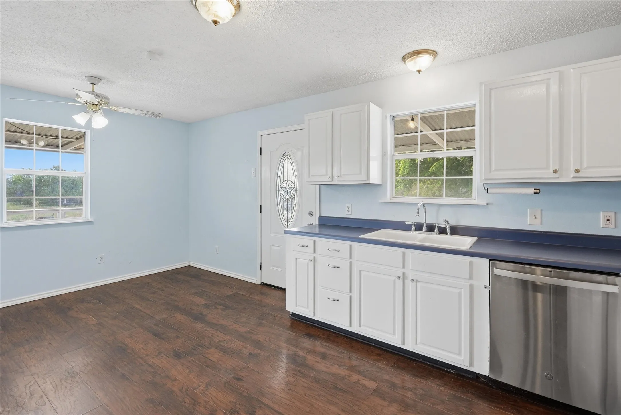 Single Family Residence For Sale in Hood County , 7801 Wd Court, Lipan, Texas 76462, 4 Bedroom, 2 Bathroom, Garage spaces, 1,910 Sqft, built in 2000, mls#21324030, Real Estate Agent in Lipan, Homes For Sale in Hood county, Homes For Sale in Lipan, Realtor in Lipan Texas, Real Estate Brokerage Independent Realty Texas, Luminita Cordes Realtor