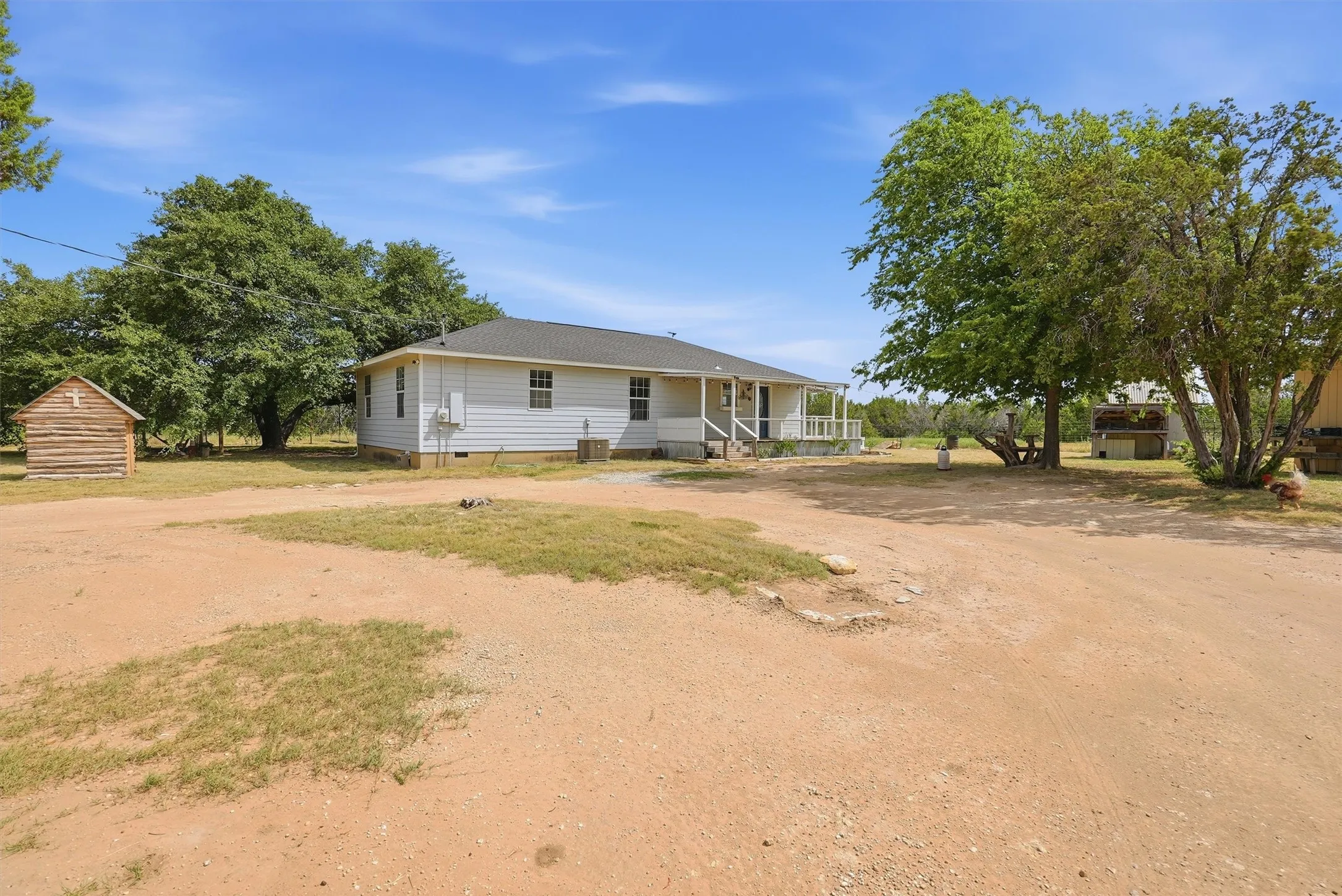 Single Family Residence For Sale in Hood County , 7801 Wd Court, Lipan, Texas 76462, 4 Bedroom, 2 Bathroom, Garage spaces, 1,910 Sqft, built in 2000, mls#21324030, Real Estate Agent in Lipan, Homes For Sale in Hood county, Homes For Sale in Lipan, Realtor in Lipan Texas, Real Estate Brokerage Independent Realty Texas, Luminita Cordes Realtor