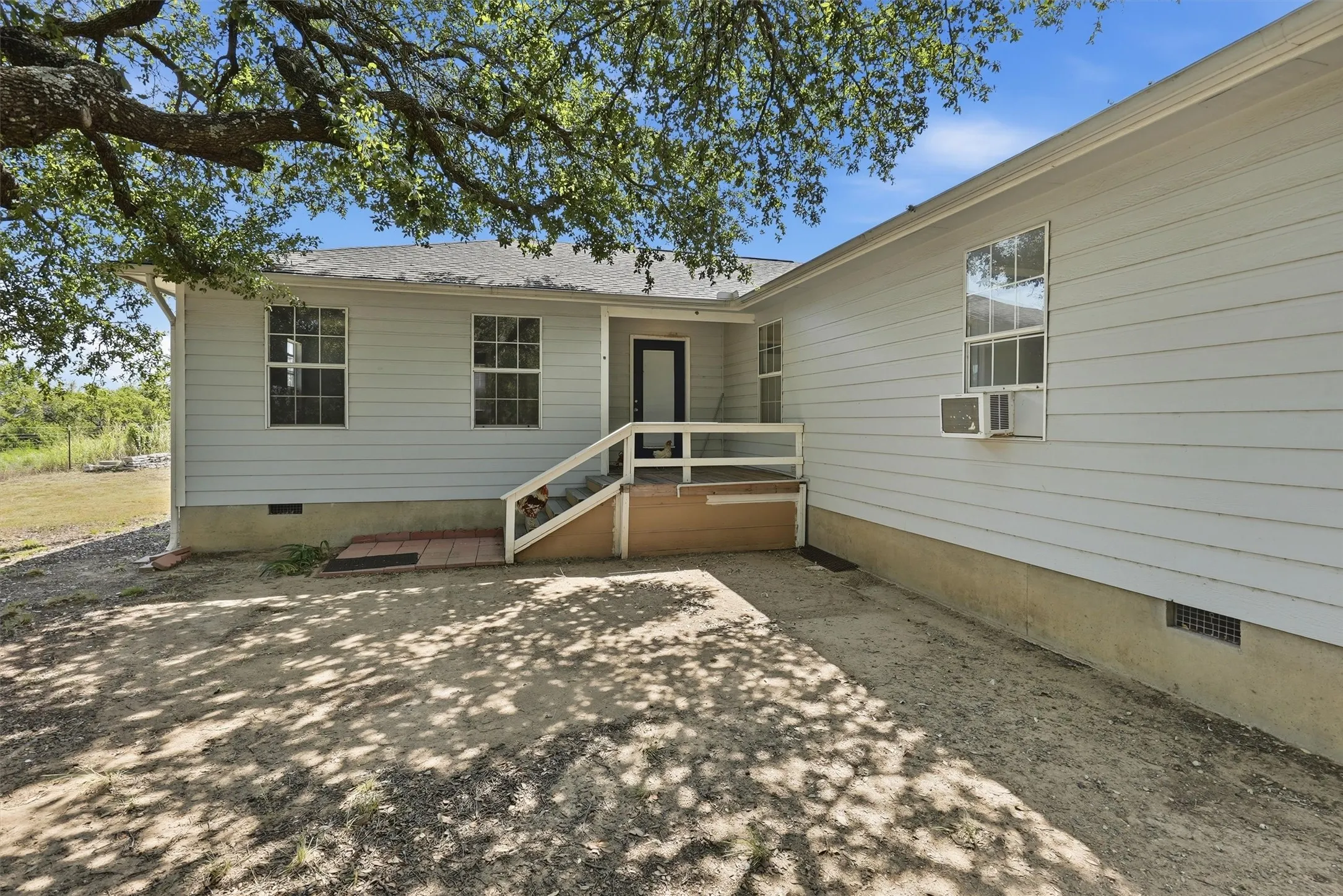 Single Family Residence For Sale in Hood County , 7801 Wd Court, Lipan, Texas 76462, 4 Bedroom, 2 Bathroom, Garage spaces, 1,910 Sqft, built in 2000, mls#21324030, Real Estate Agent in Lipan, Homes For Sale in Hood county, Homes For Sale in Lipan, Realtor in Lipan Texas, Real Estate Brokerage Independent Realty Texas, Luminita Cordes Realtor
