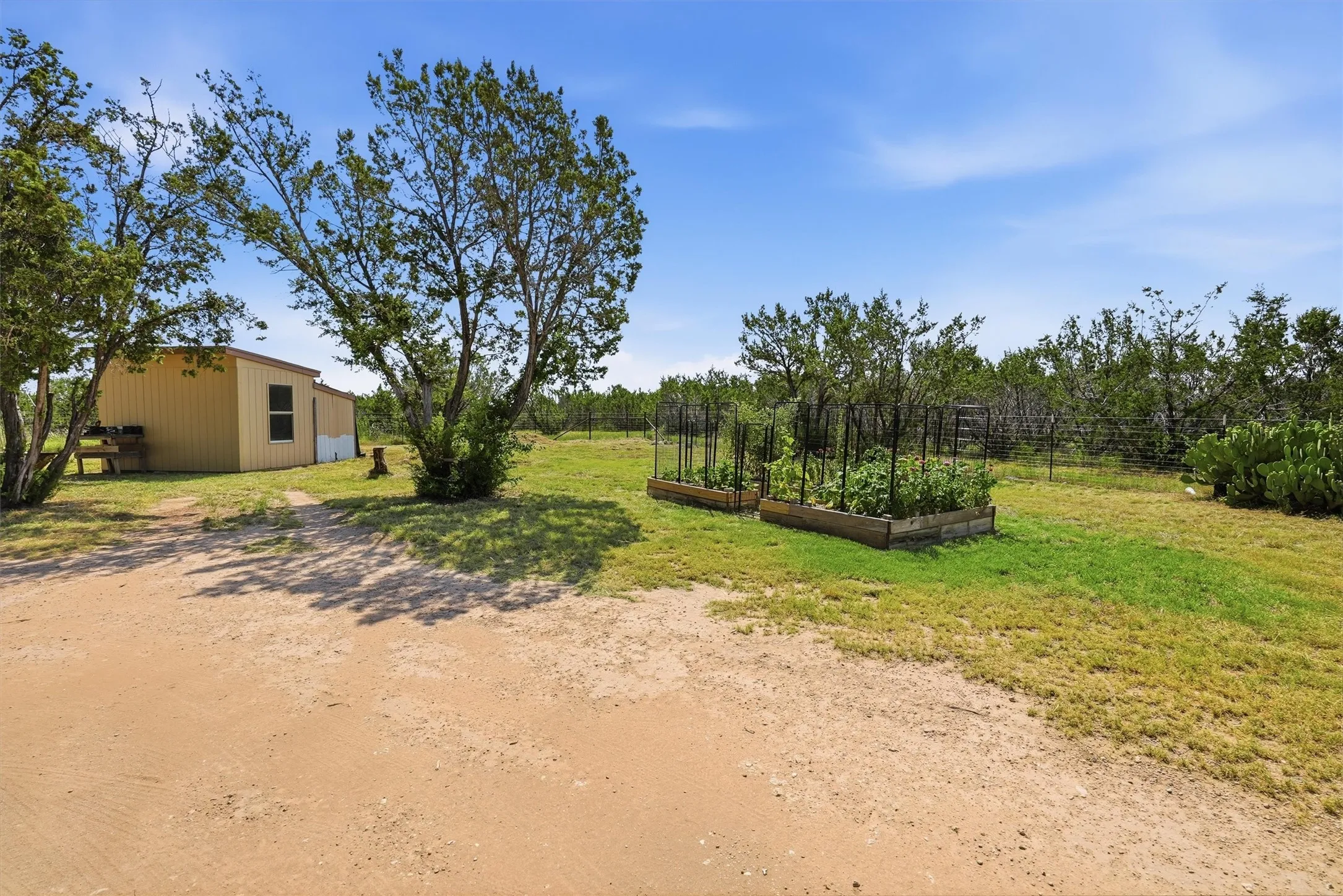 Single Family Residence For Sale in Hood County , 7801 Wd Court, Lipan, Texas 76462, 4 Bedroom, 2 Bathroom, Garage spaces, 1,910 Sqft, built in 2000, mls#21324030, Real Estate Agent in Lipan, Homes For Sale in Hood county, Homes For Sale in Lipan, Realtor in Lipan Texas, Real Estate Brokerage Independent Realty Texas, Luminita Cordes Realtor