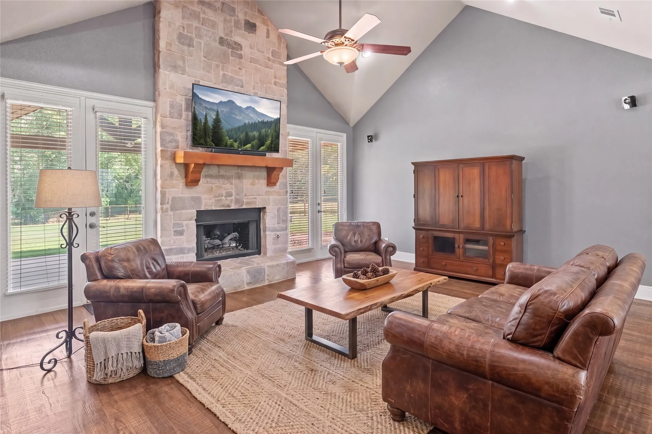 Single Family Residence For Sale in Fannin County , 239 County Road 4105, Bonham, Texas 75418, 4 Bedroom, 3 Bathroom, 3 Garage spaces, 2,600 Sqft, built in 2008, mls#21326013, Real Estate Agent in Bonham, Homes For Sale in Fannin county, Homes For Sale in Bonham, Realtor in Bonham Texas, Real Estate Brokerage Independent Realty Texas, Luminita Cordes Realtor